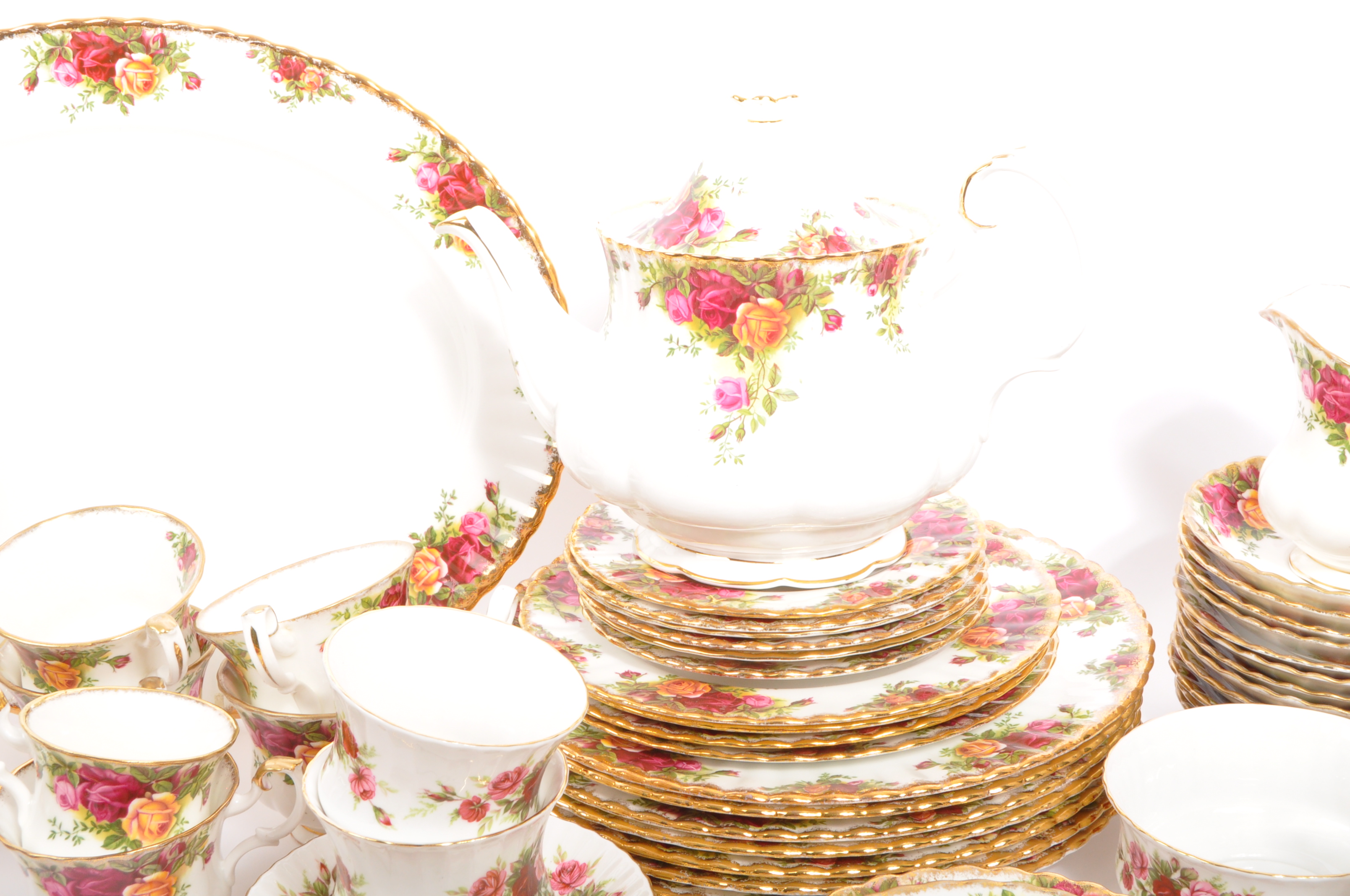 LARGE COLLECTION OF ROYAL ALBERT OLD COUNTRY ROSES TEA SET - Image 3 of 9