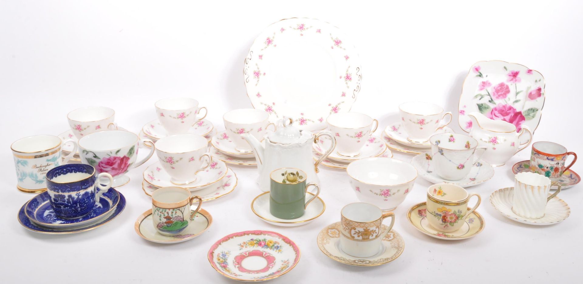 19TH CENTURY & LATER TEACUPS & SAUCERS & TEA SERVICE