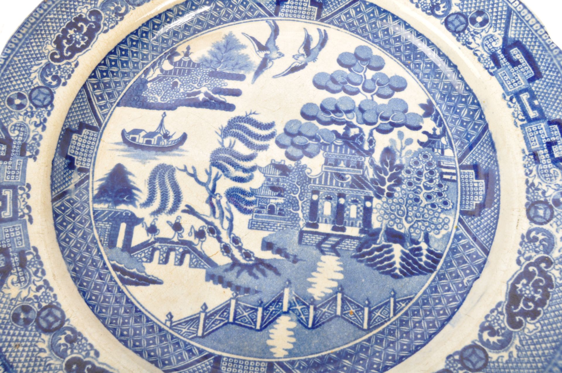 COLLECTION OF VICTORIAN BLUE & WHITE WILLOW PATTERN PLATES - Image 4 of 6