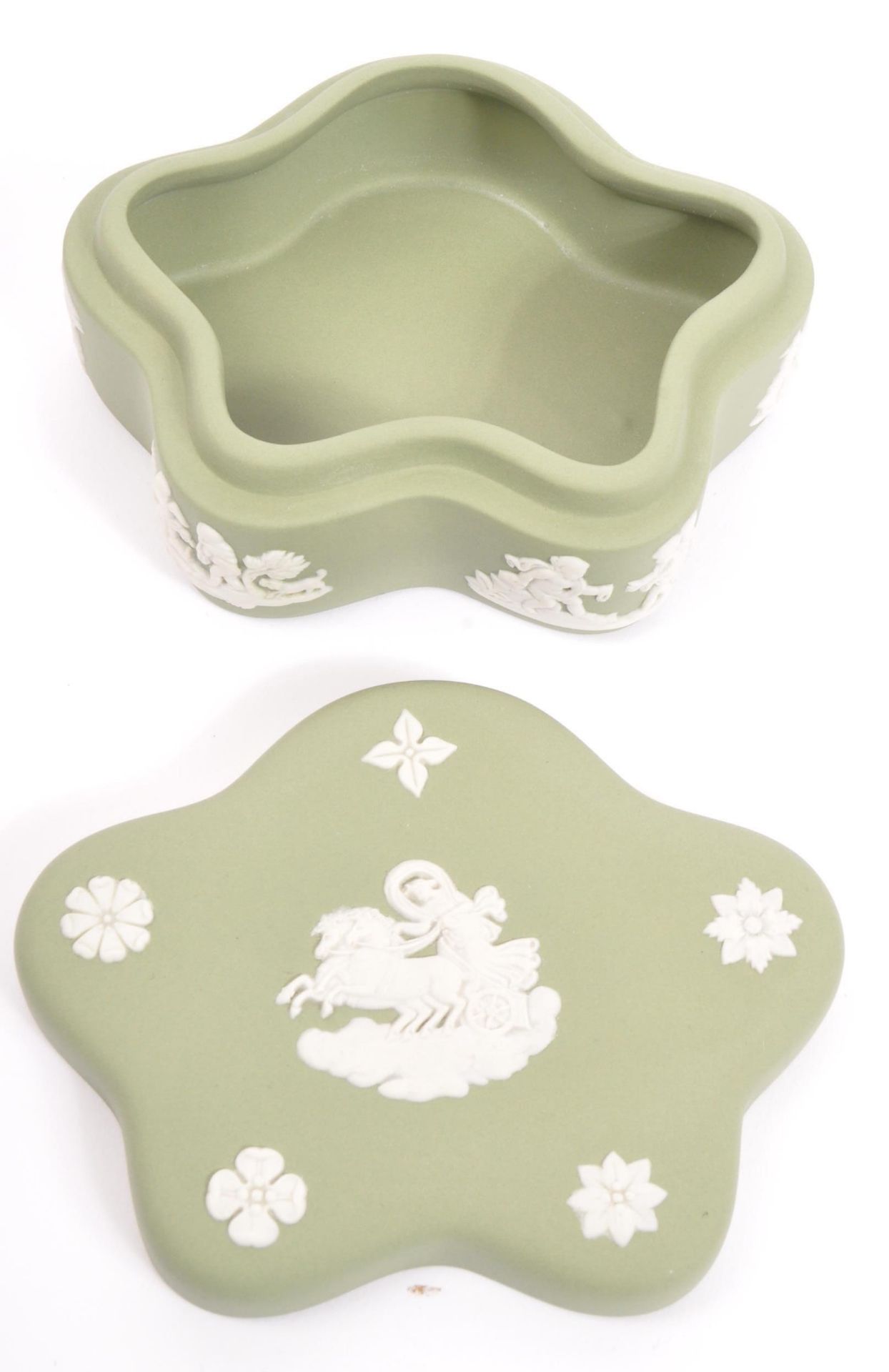 TWO PIECES OF WEDGWOOD JASPERWARE IN JUG AND POT FORM - Image 5 of 6