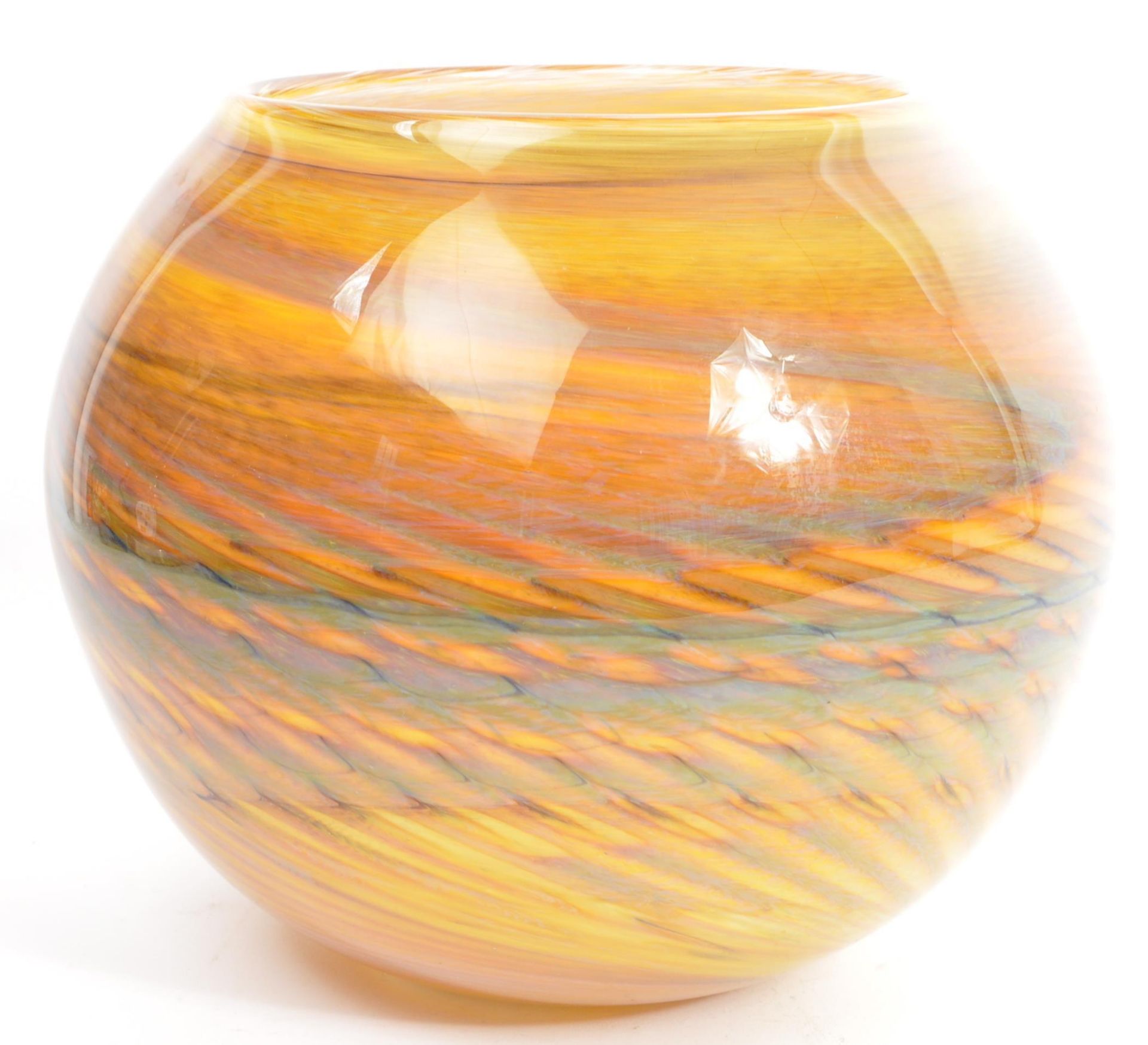 A CONTEMPORARY SIDDY LANGLEY STUDIO ART GLASS VASE SCULPTURE - Image 2 of 5
