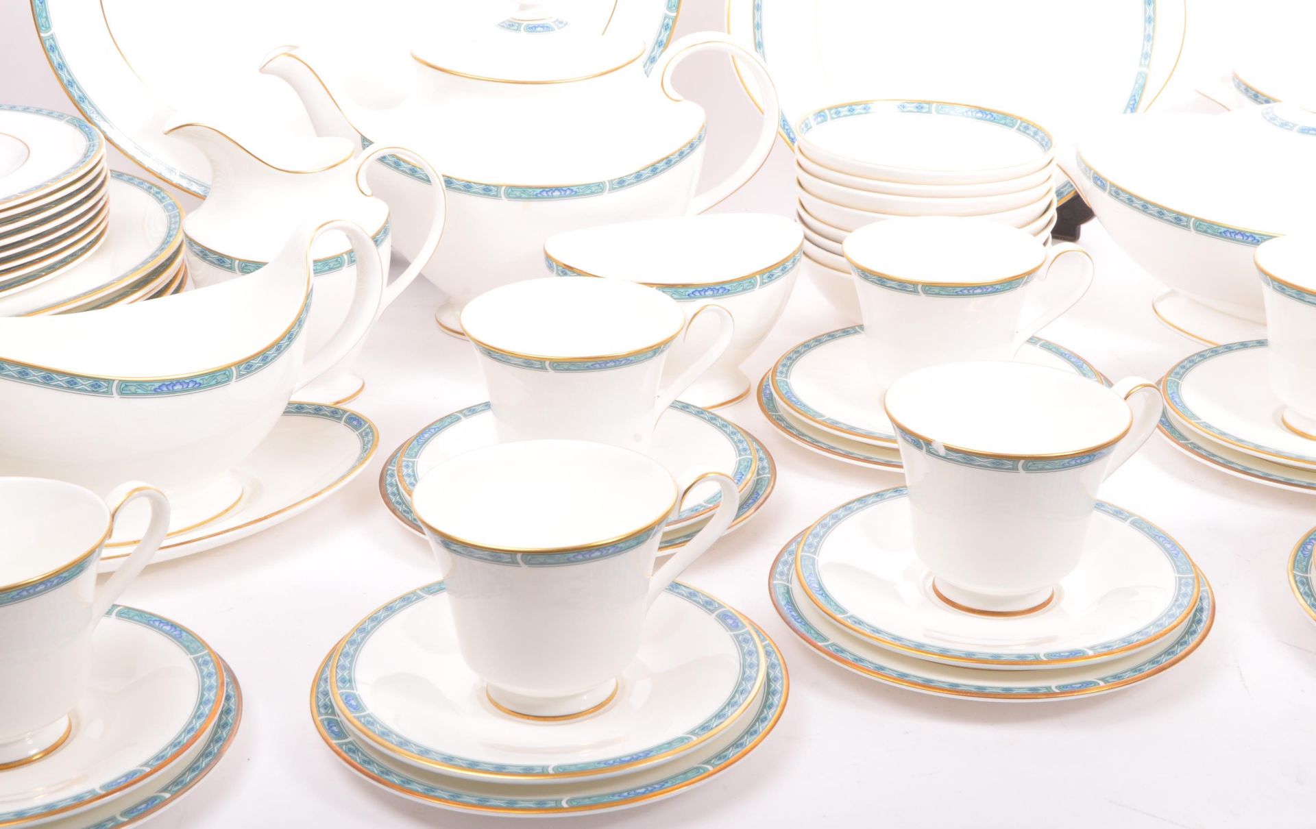 ROYAL DOULTON ANTWERP CHINA TEA & DINNER SERVICE - Image 5 of 10