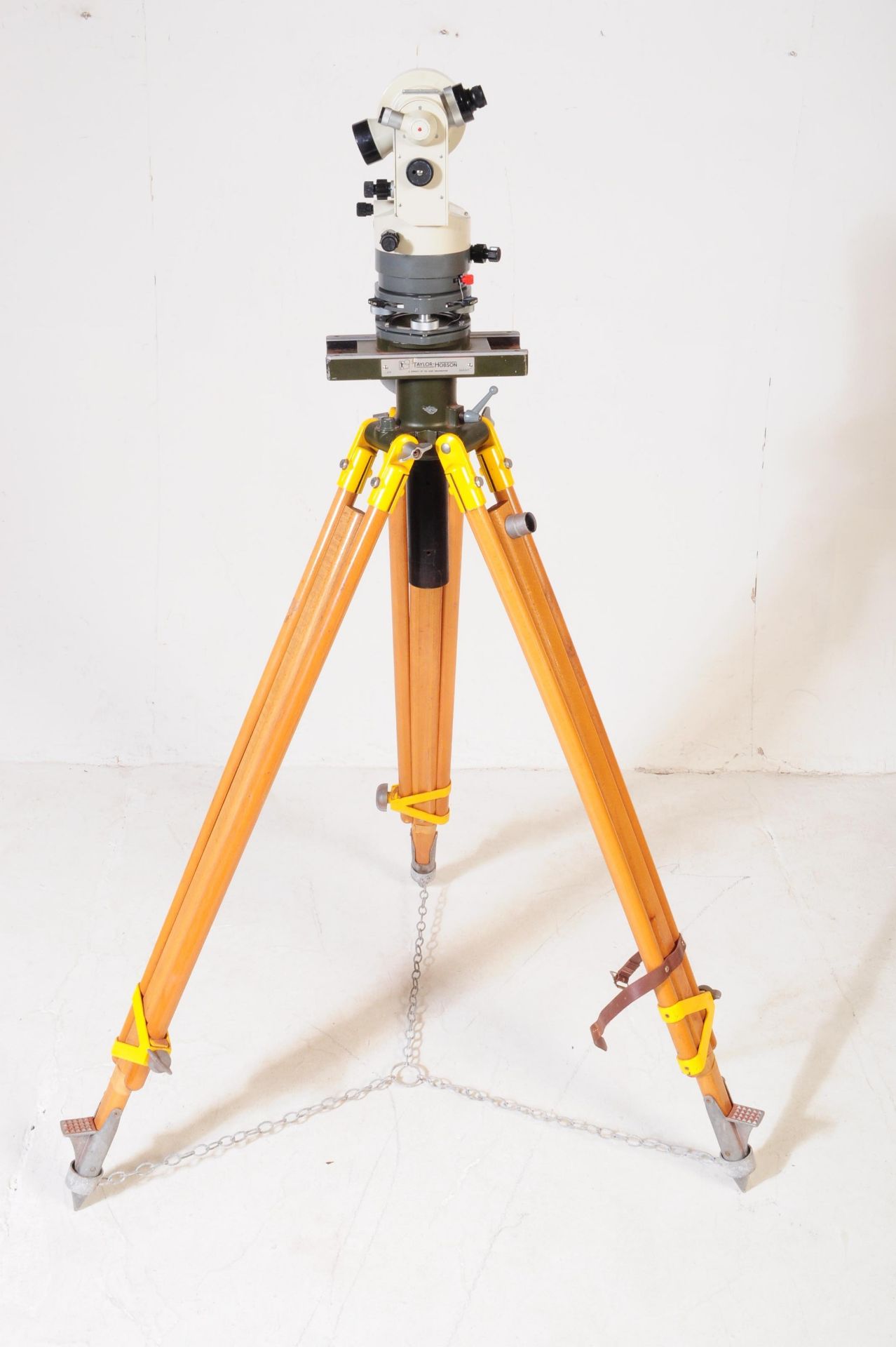A HILGER & WATTS MICROPTIC THEODOLITE WITH TRIPOD STAND / CASE - Image 2 of 9