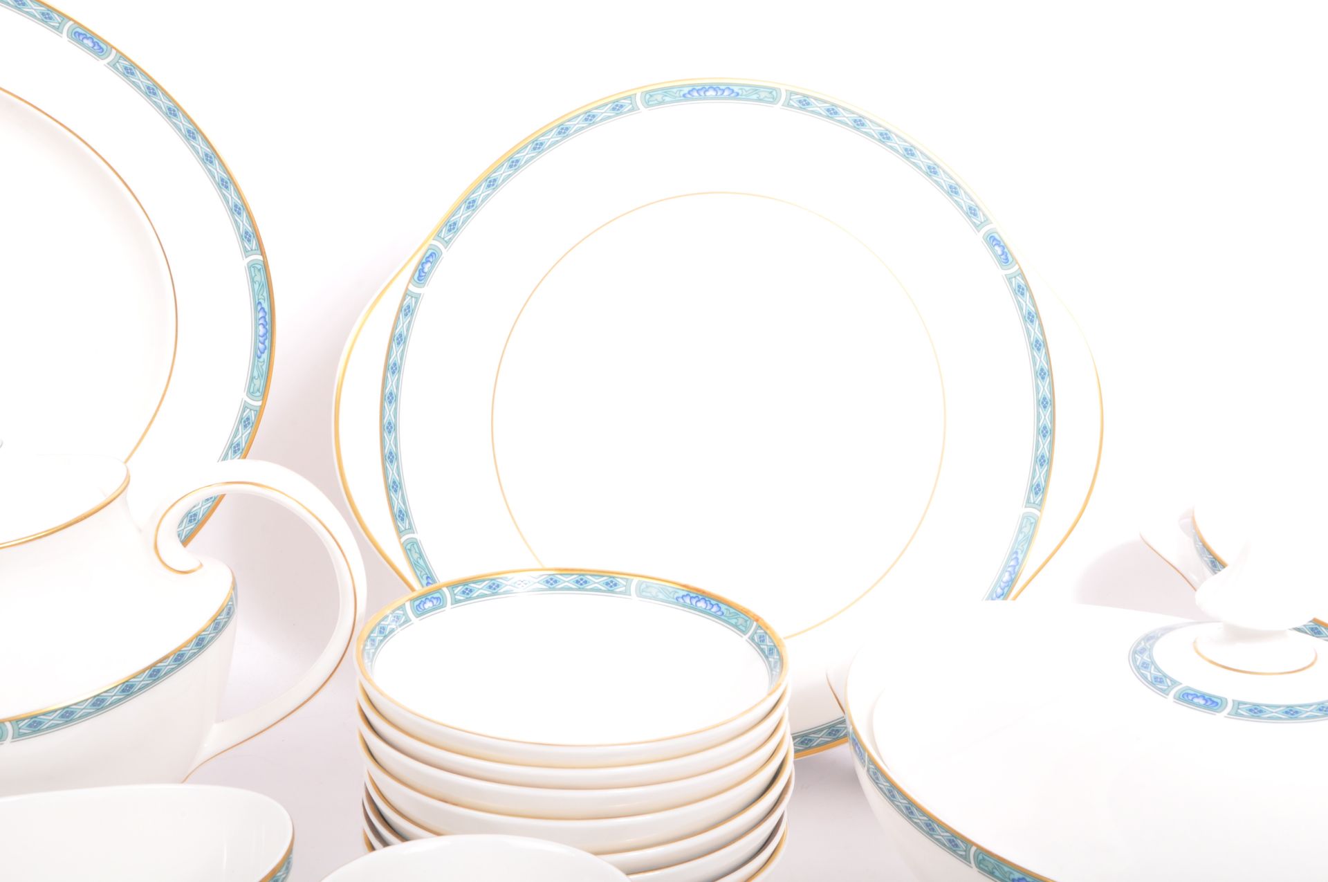 ROYAL DOULTON ANTWERP CHINA TEA & DINNER SERVICE - Image 8 of 10