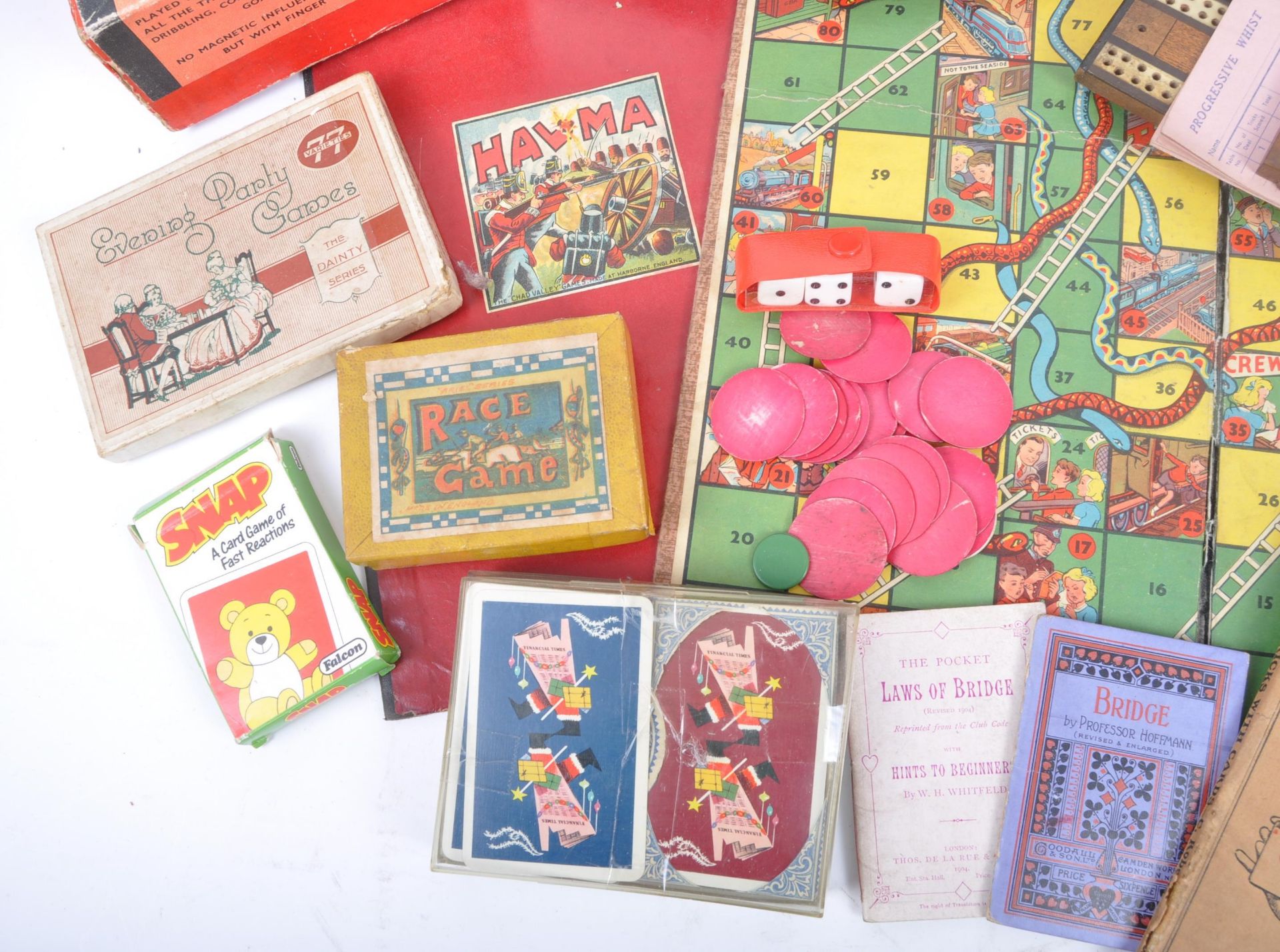 COLLECTION OF VINTAGE CARD GAMES, MARBLES AND COMICS ETC - Image 4 of 20