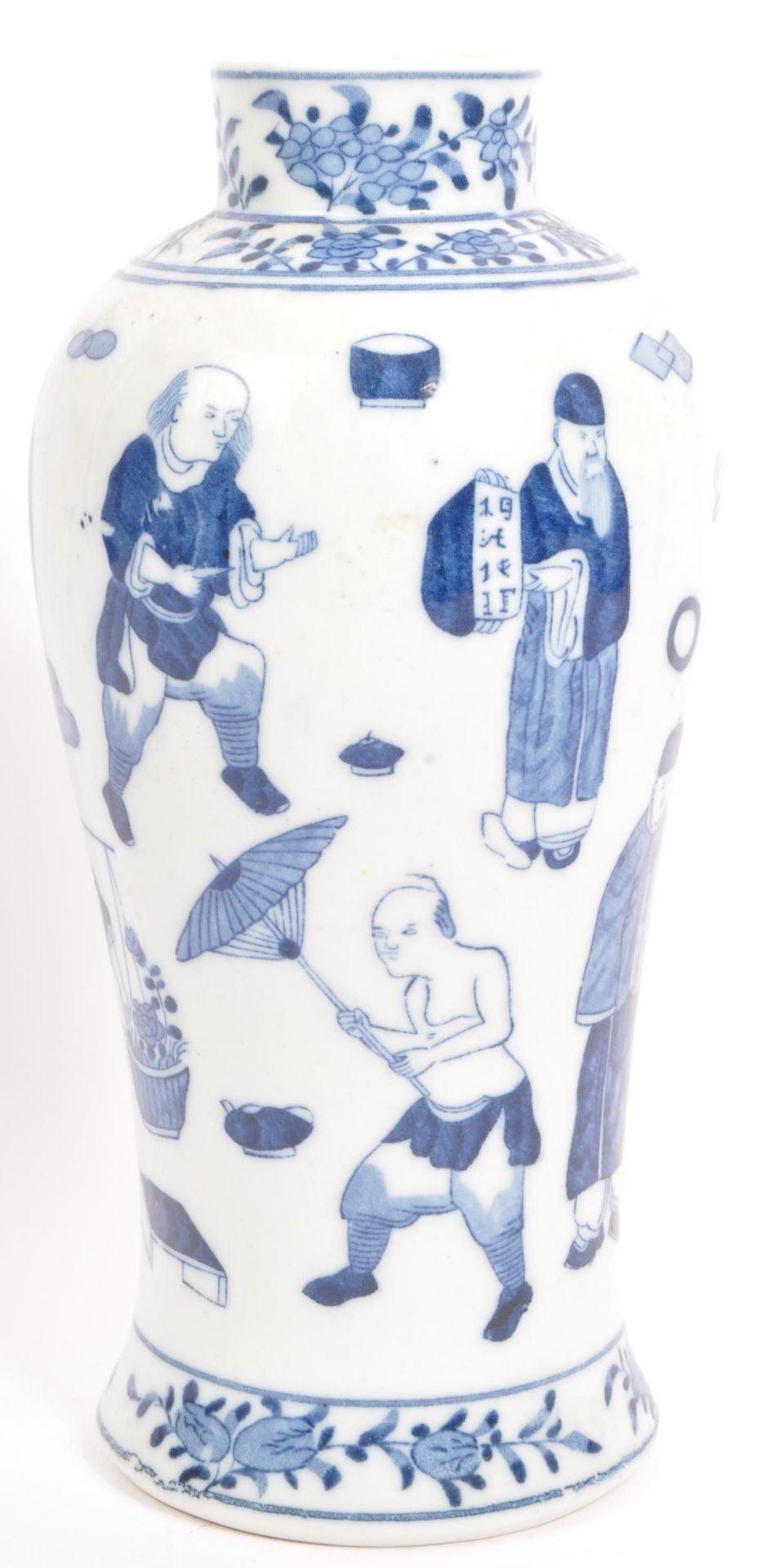 EARLY 20TH CENTURY CHINESE PORCELAIN VASE