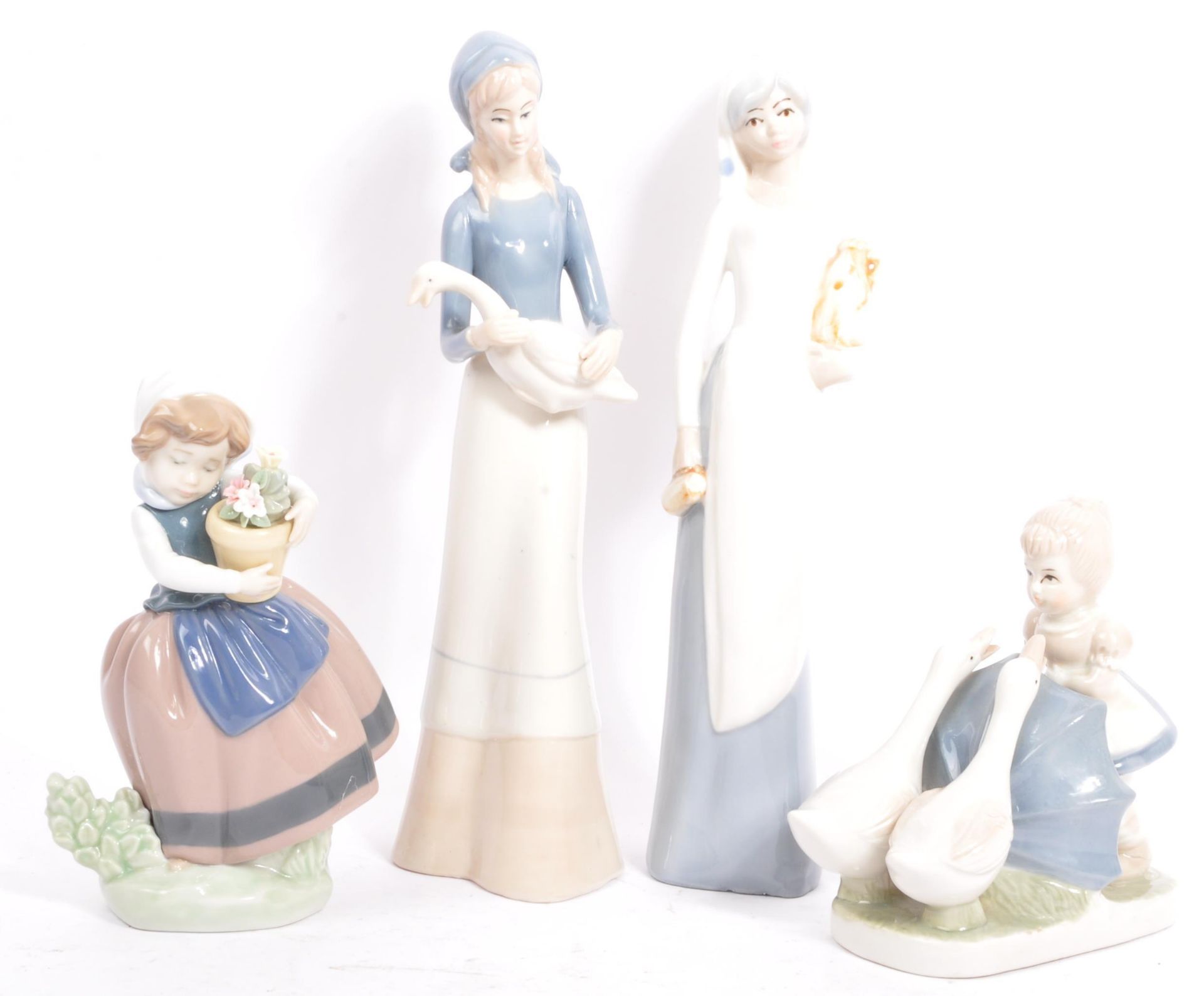 COLLECTION OF VINTAGE CERAMICS - LLADRO - DOULTON - Image 2 of 9