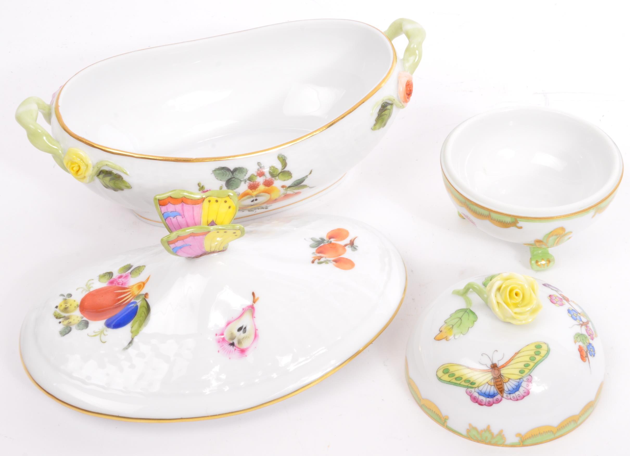 A COLLECTION OF HEREND HUNGRY PORCELAIN DRESSER SET - Image 8 of 9