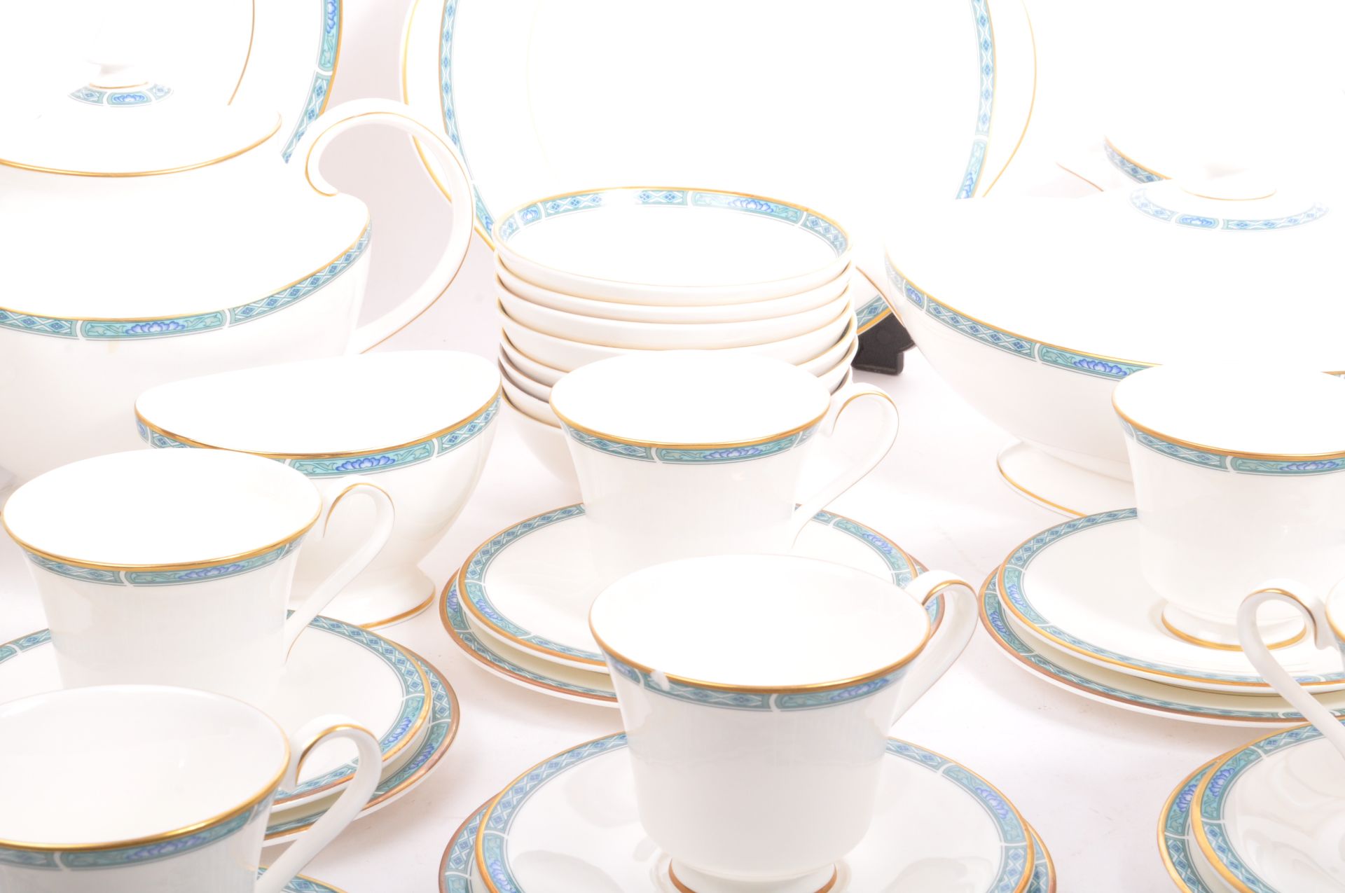 ROYAL DOULTON ANTWERP CHINA TEA & DINNER SERVICE - Image 6 of 10