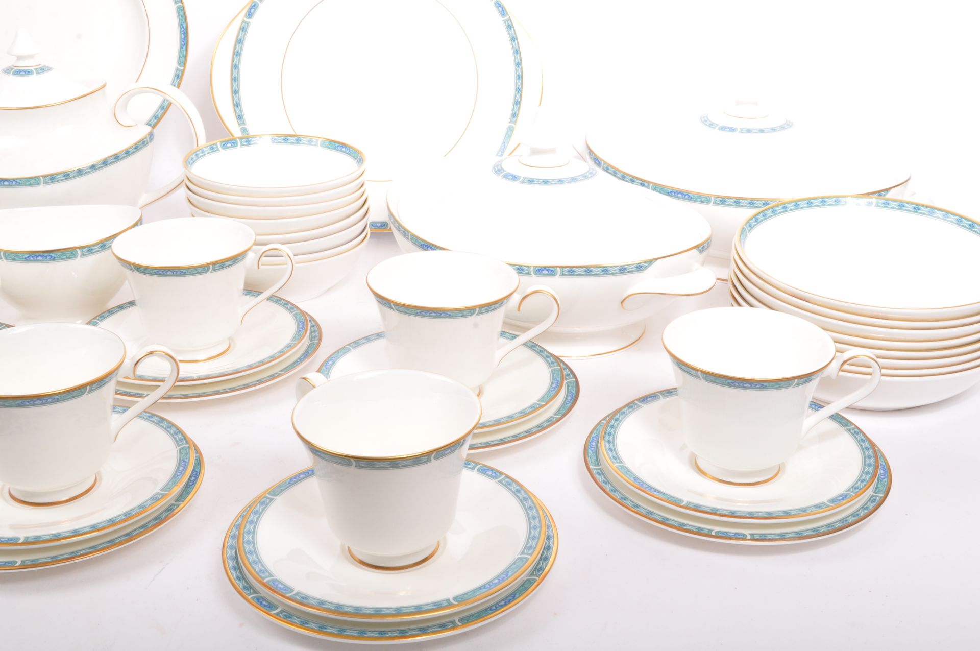 ROYAL DOULTON ANTWERP CHINA TEA & DINNER SERVICE - Image 2 of 10