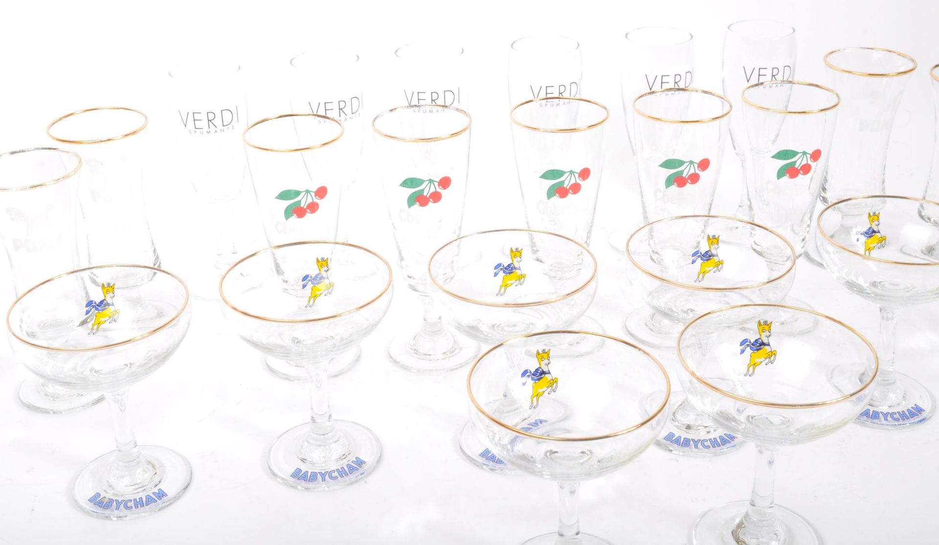 LARGE COLLECTION OF TWENTY FOUR VINTAGE BRANDED GLASSES - Image 5 of 5