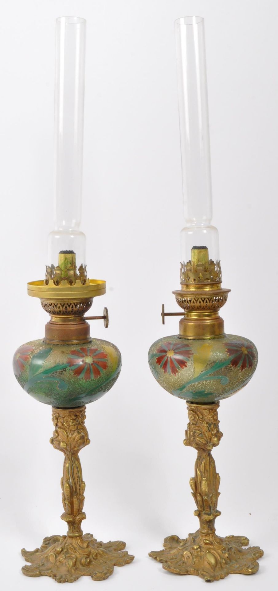 TWO PAIRS OF 20TH CENTURY BRASS CANDLESTICKS & OIL LAMPS - Image 4 of 6