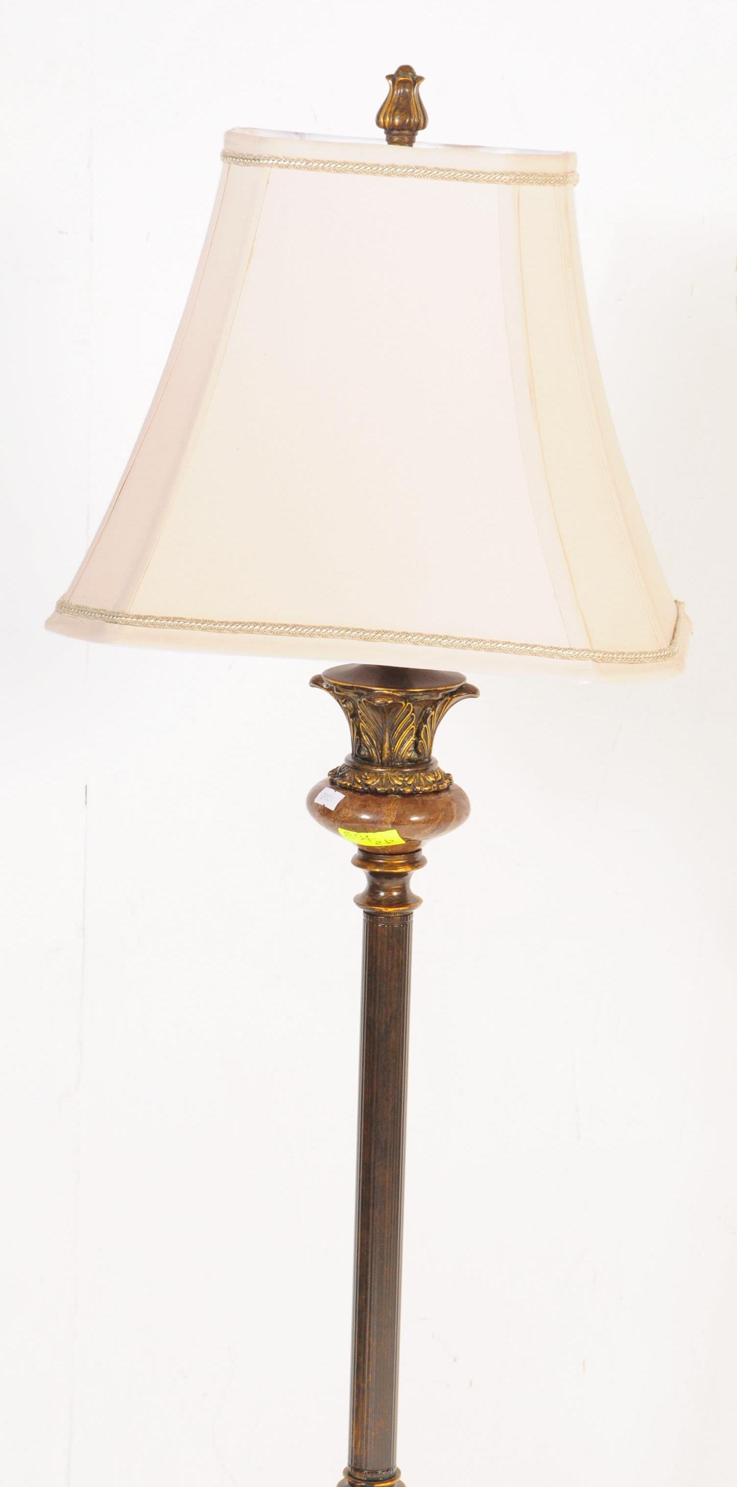 A PAIR OF 20TH CENTURY REGENCY STYLE FLOOR AND TABLE LAMPS - Image 2 of 5
