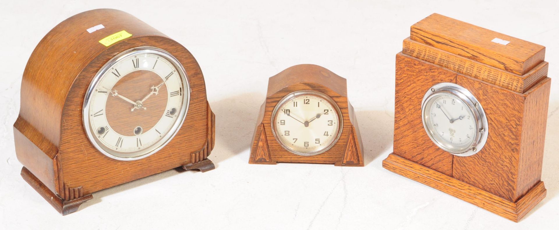 COLLECTION OF ART DECO STYLE OAK MANTEL CLOCKS - Bild 2 aus 8