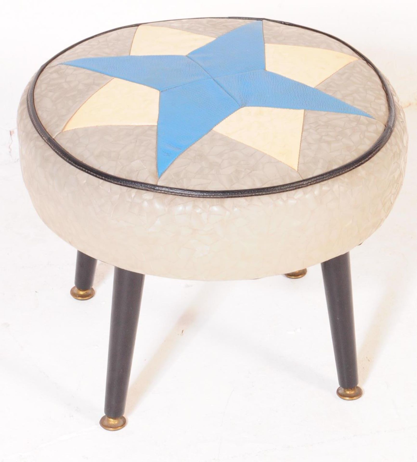 A VINTAGE RETRO 1970'S VINYL POUF FOOT STOOL BY SHERBOURNE - Image 2 of 4