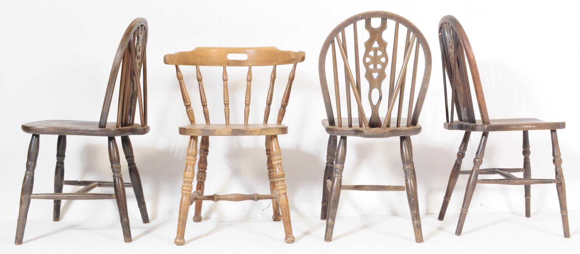 EARLY 20TH CENTURY OAK WINDSOR WHEEL BACK CHAIRS - Image 3 of 5
