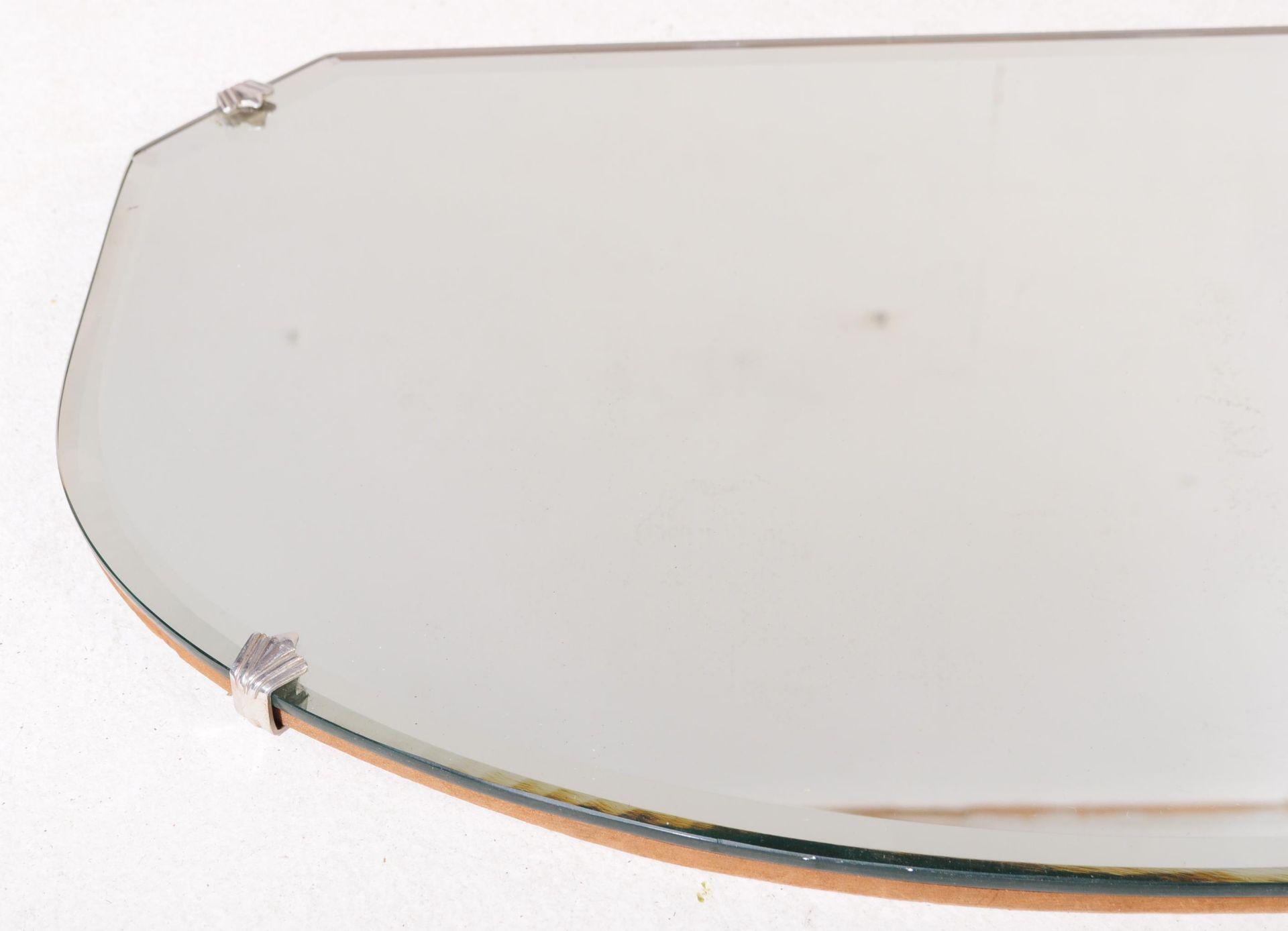 A VINTAGE 20TH CENTURY WALL HANGING MIRROR - Image 4 of 5