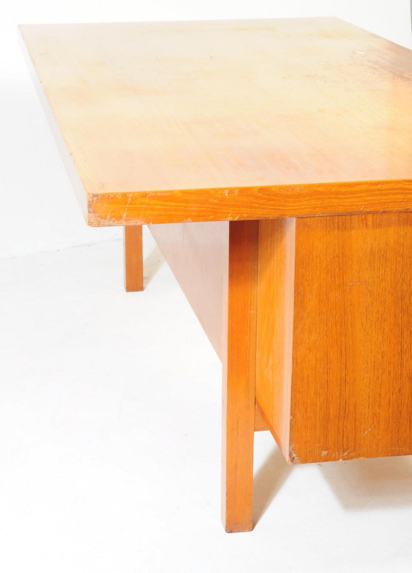 RETRO MID 20TH CENTURY CIRCA 1970S GORDON RUSSEL SCHOOL DESK - Image 6 of 6