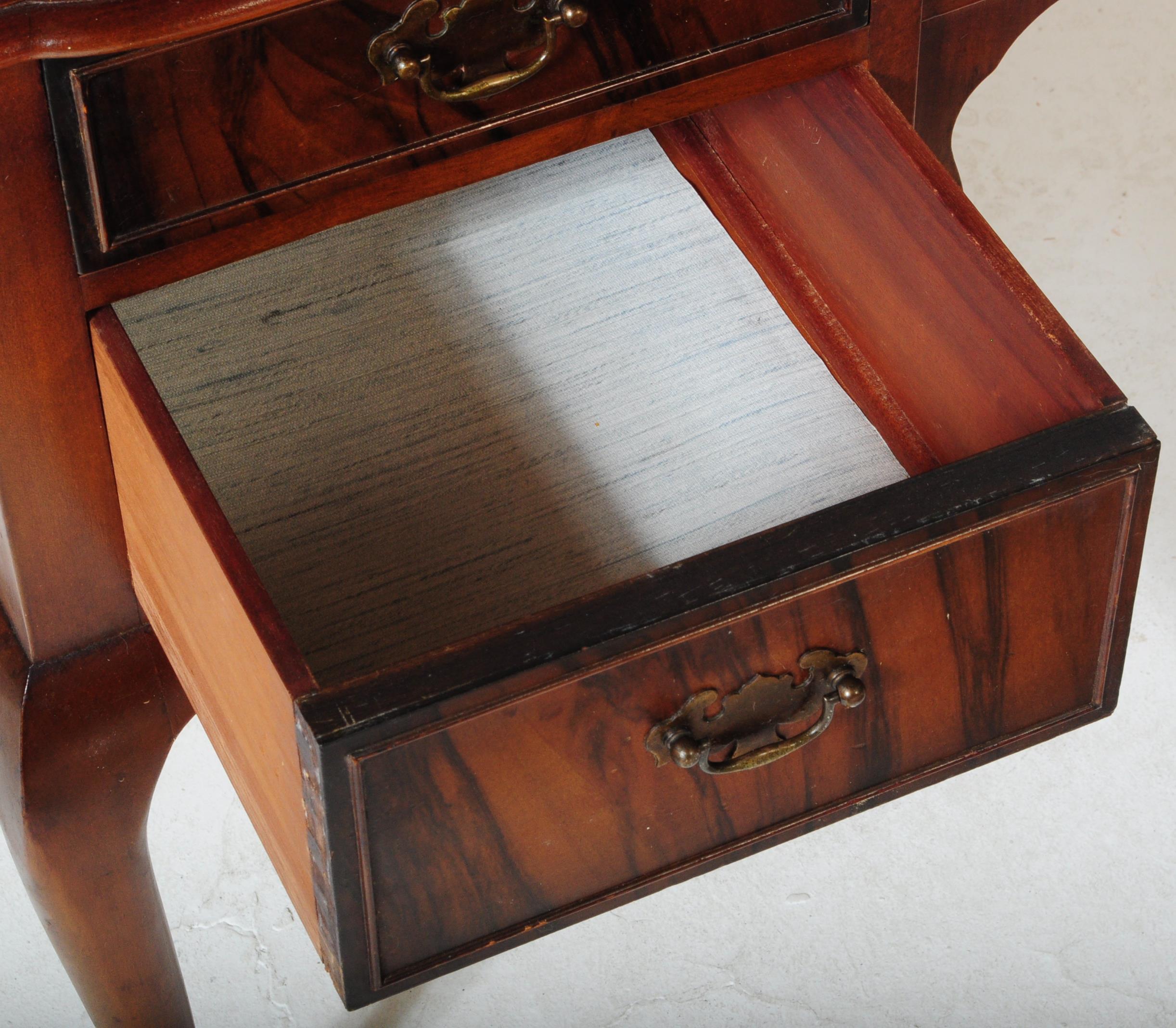 A VINTAGE RETRO QUEEN ANNE REVIVAL STYLE WALNUT DESK - Image 4 of 5