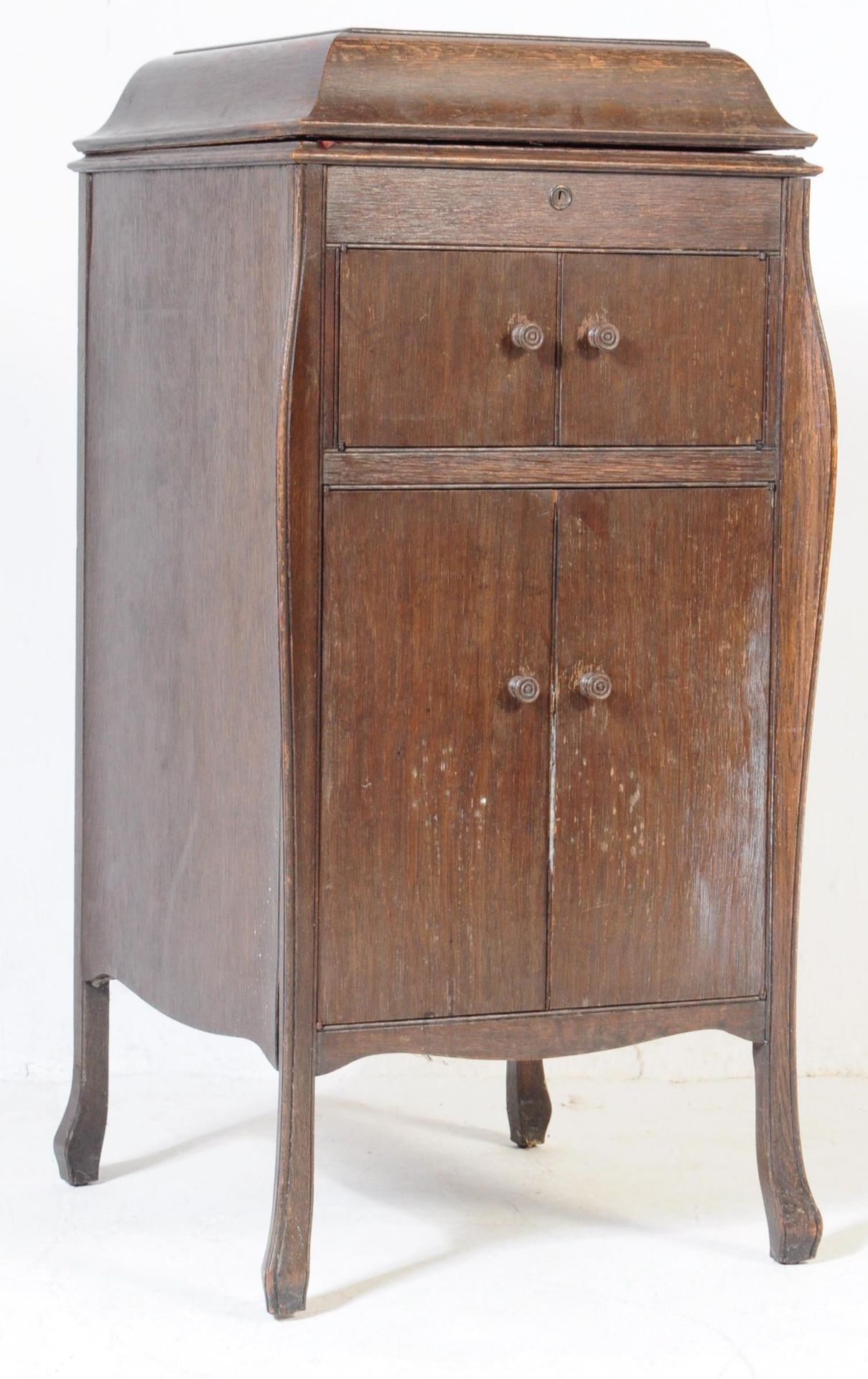 A VINTAGE 20TH CENTURY OAK PEDESTAL GRAMOPHONE CABINET