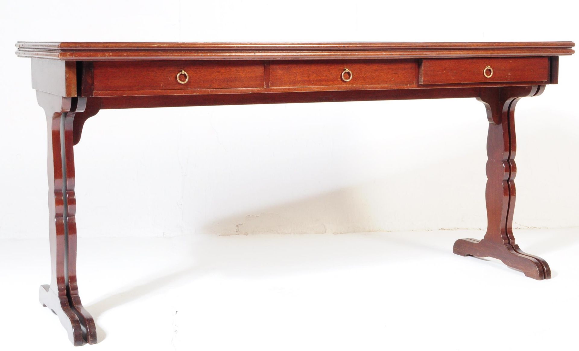 20TH CENTURY REGENCY STYLE MAHOGANY DESK / LIBRARY TABLE - Bild 2 aus 6