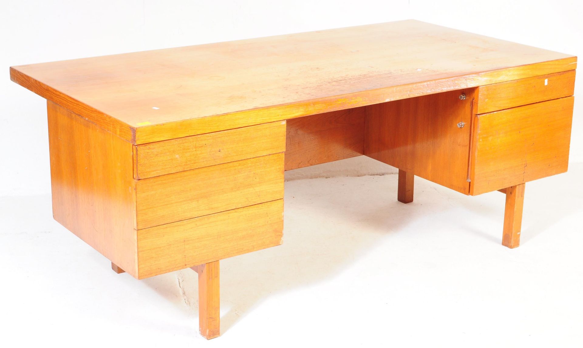 RETRO MID 20TH CENTURY CIRCA 1970S GORDON RUSSEL SCHOOL DESK - Image 2 of 6