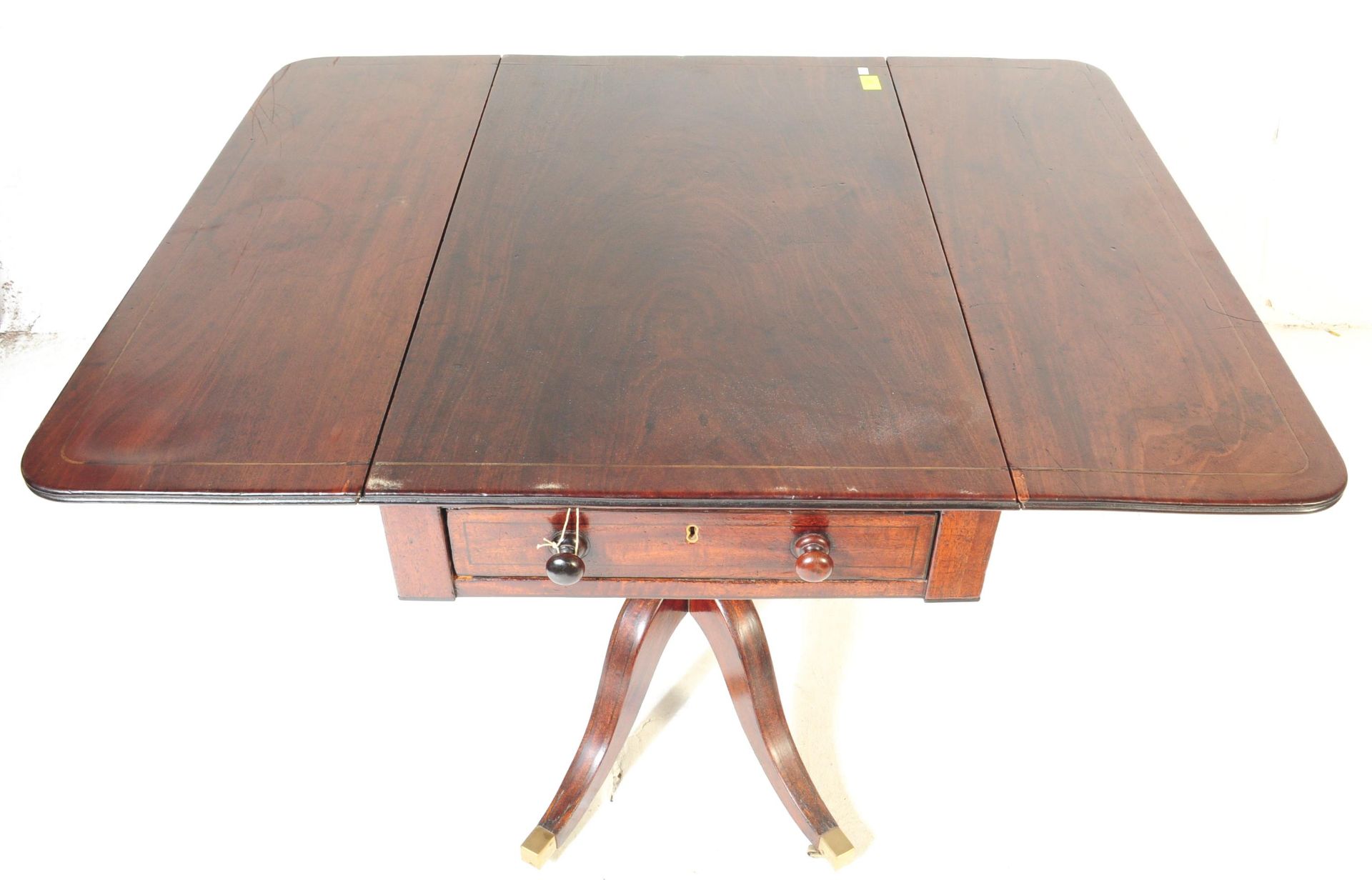 A 19TH CENTURY GEORGE III MAHOGANY DROP LEAF PEMBROKE TABLE - Image 5 of 5