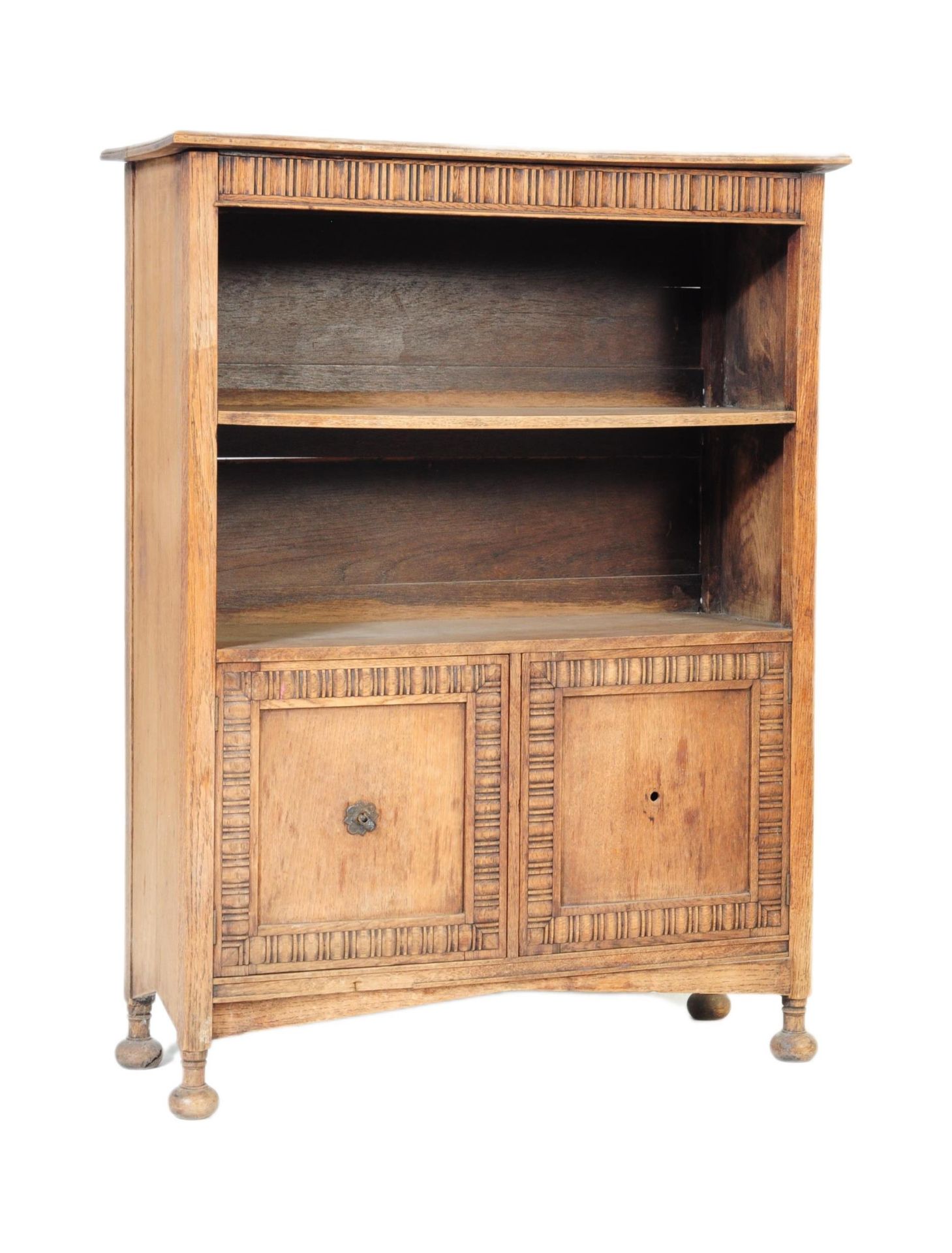 A VINTAGE 20TH CENTURY LINEN FOLD OAK OPEN FACE BOOKCASE