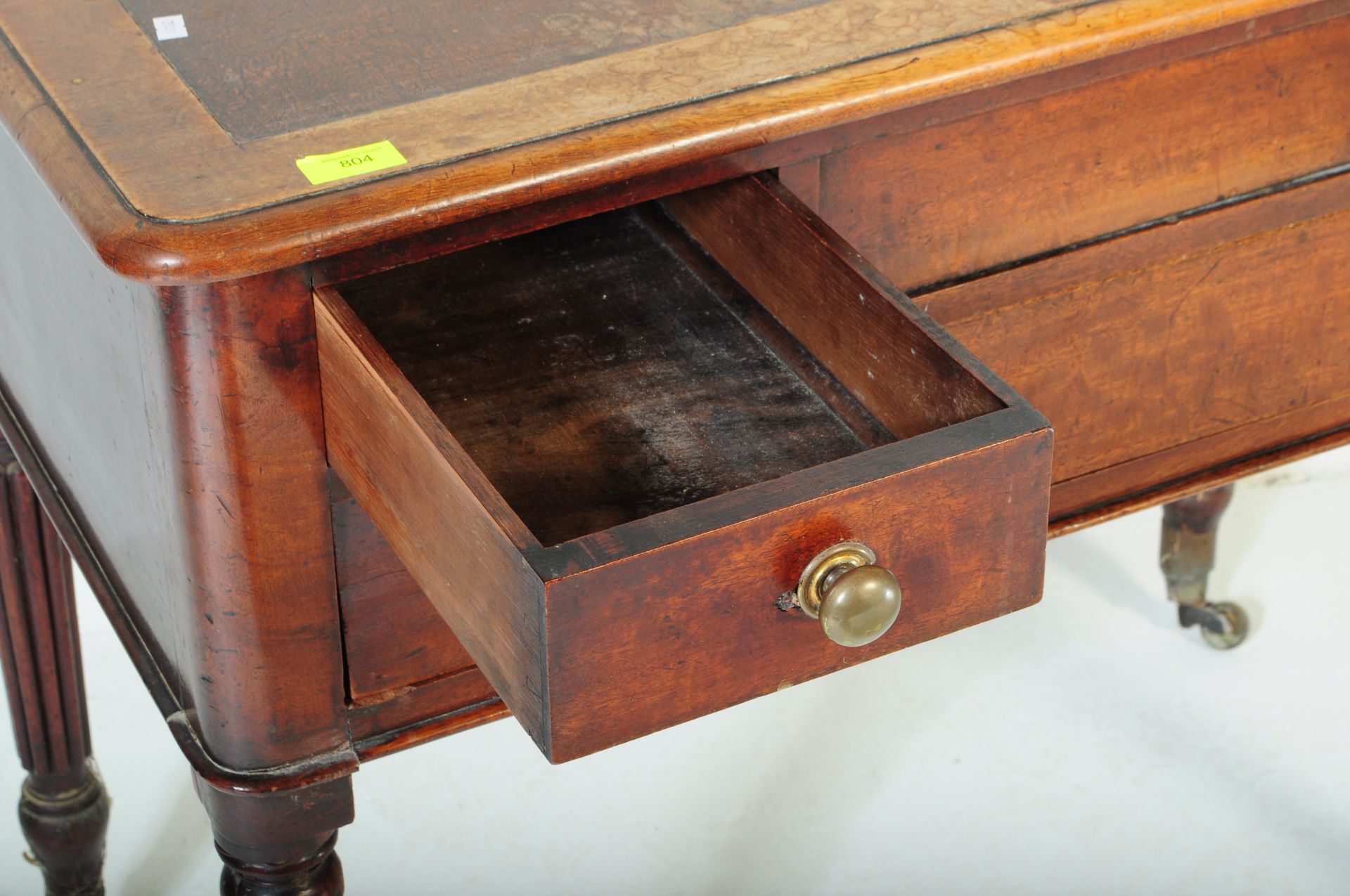 VICTORIAN 19TH CENTURY MAHOGANY WRITING TABLE DESK - Bild 3 aus 6