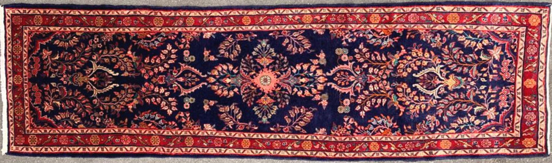 20TH CENTURY NORTH WEST PERSIAN SAROUK RUNNER RUG