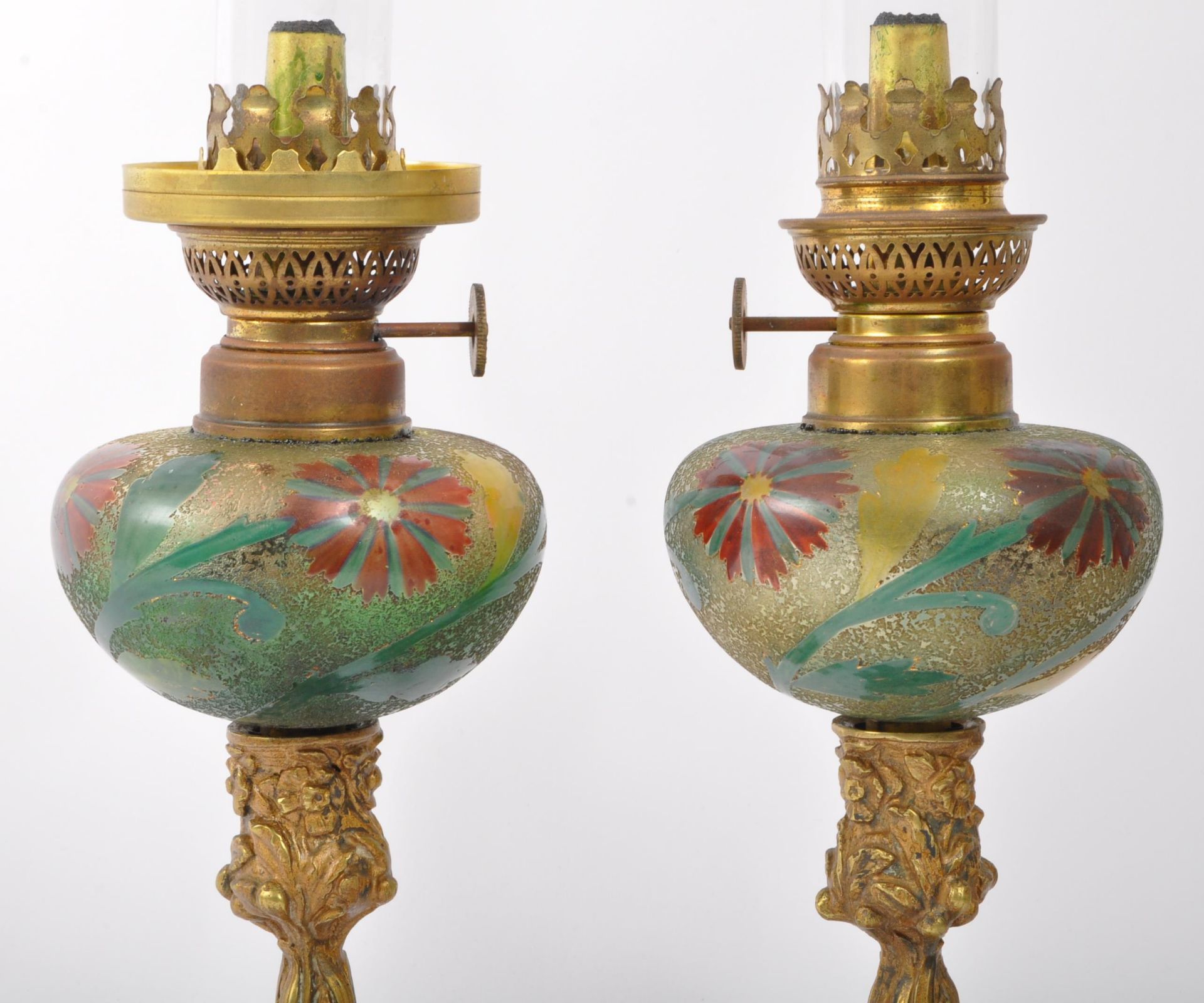 TWO PAIRS OF 20TH CENTURY BRASS CANDLESTICKS & OIL LAMPS - Image 5 of 6