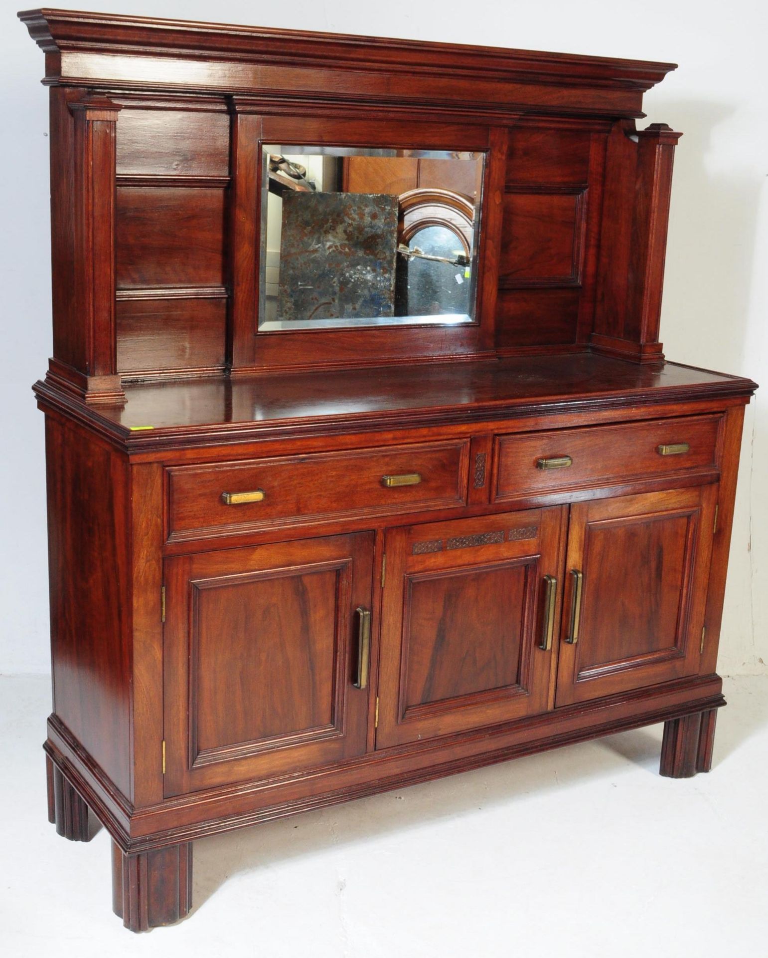 EDWARDIAN ARTS & CRAFTS WALNUT MIRROR BACK SIDEBOARD - Image 2 of 6