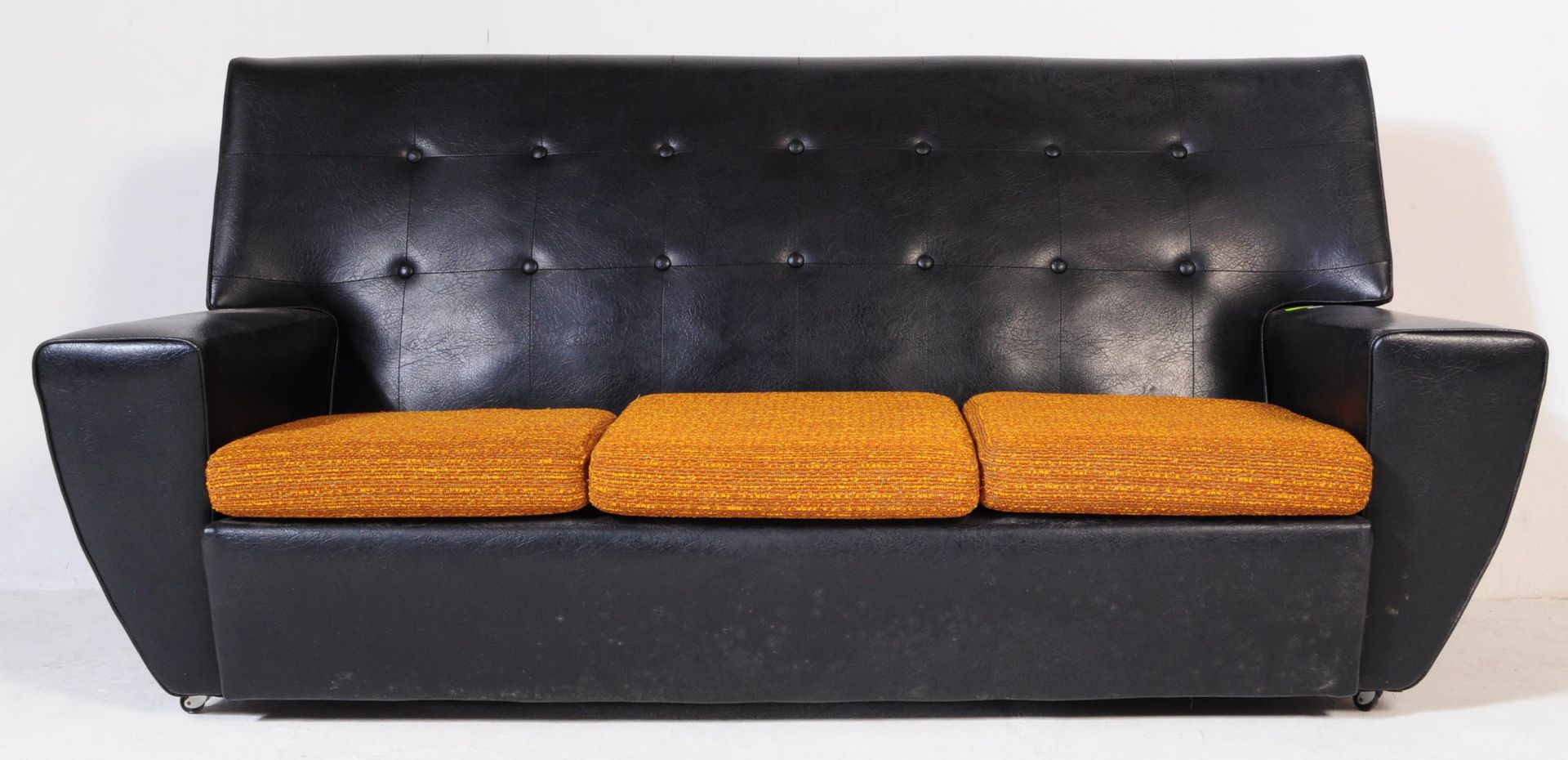 A RETRO 1960'S SOFA SETTEE IN TWO TONE COLOURWAY - Image 3 of 6