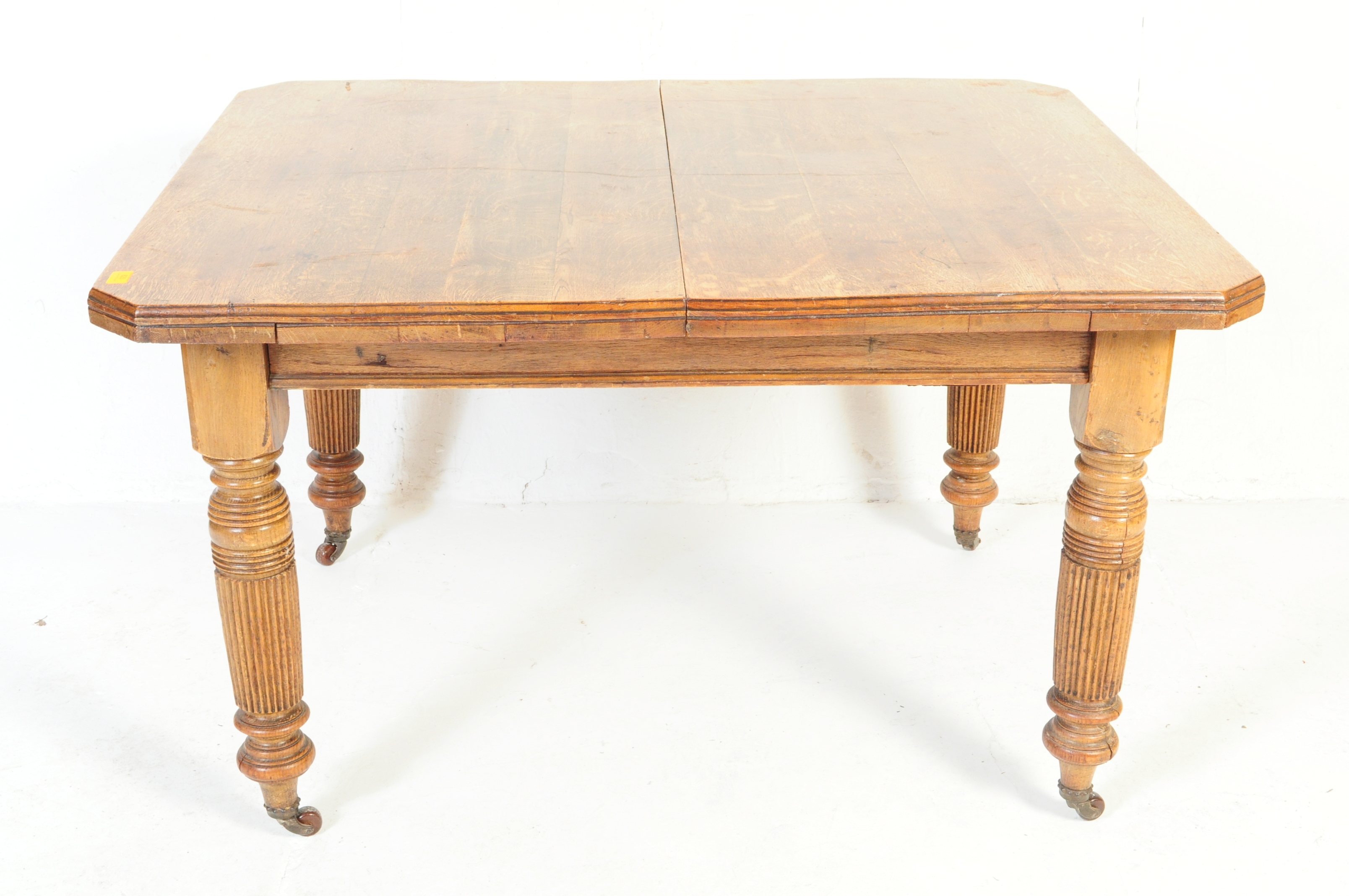 VICTORIAN OAK WIND OUT EXTENDING DINING TABLE AND SIX CHAIRS - Image 5 of 11