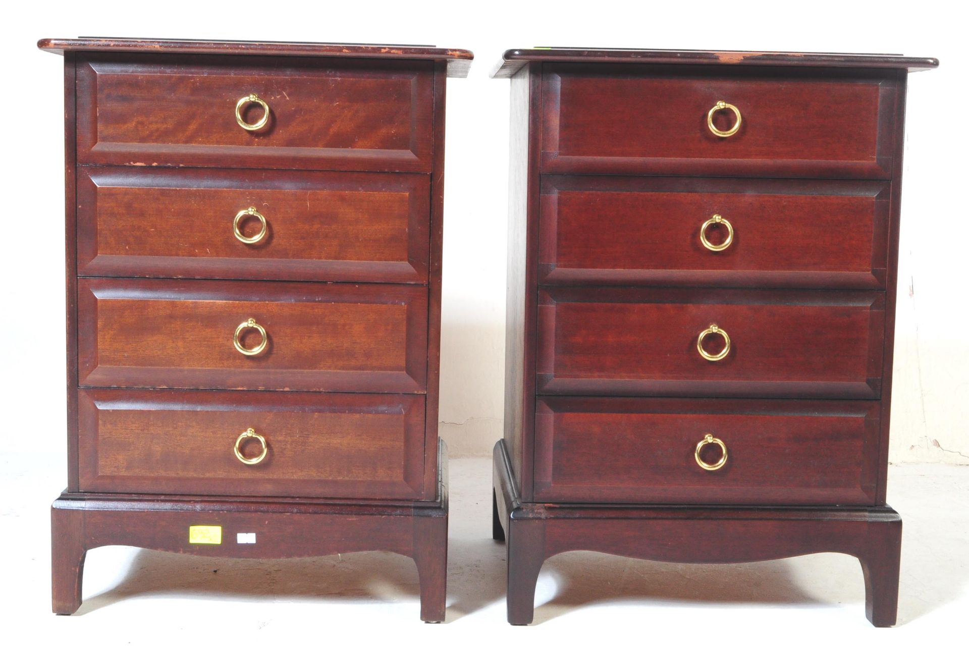 A PAIR OF RETRO STAG MINSTREL MAHOGANY BEDSIDE DRAWERS - Image 3 of 5