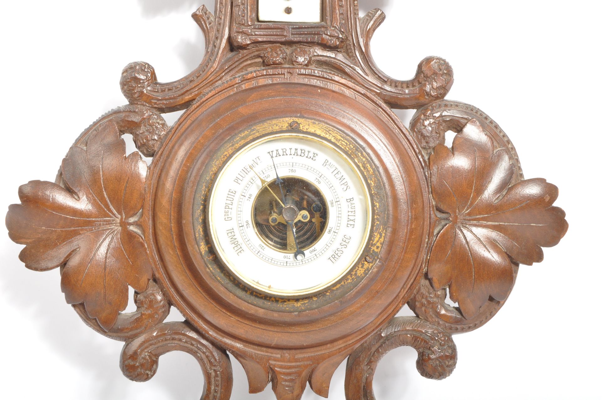 20TH CENTURY BLACK FOREST CARVED OAK BAROMETER - Bild 3 aus 7