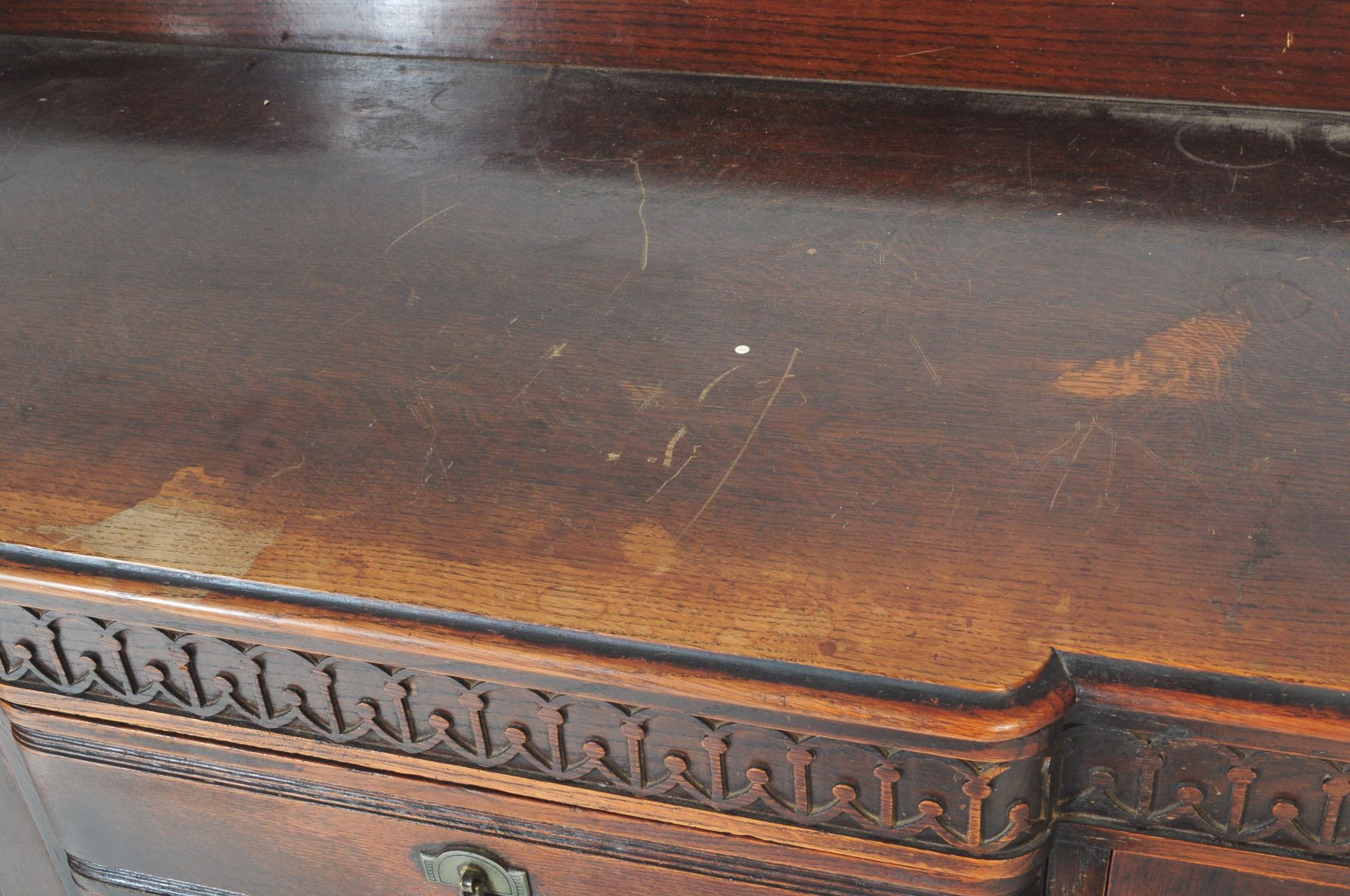 EARLY 20TH CENTURY JACOBEAN REVIVAL OAK SIDEBOARD - Bild 5 aus 5