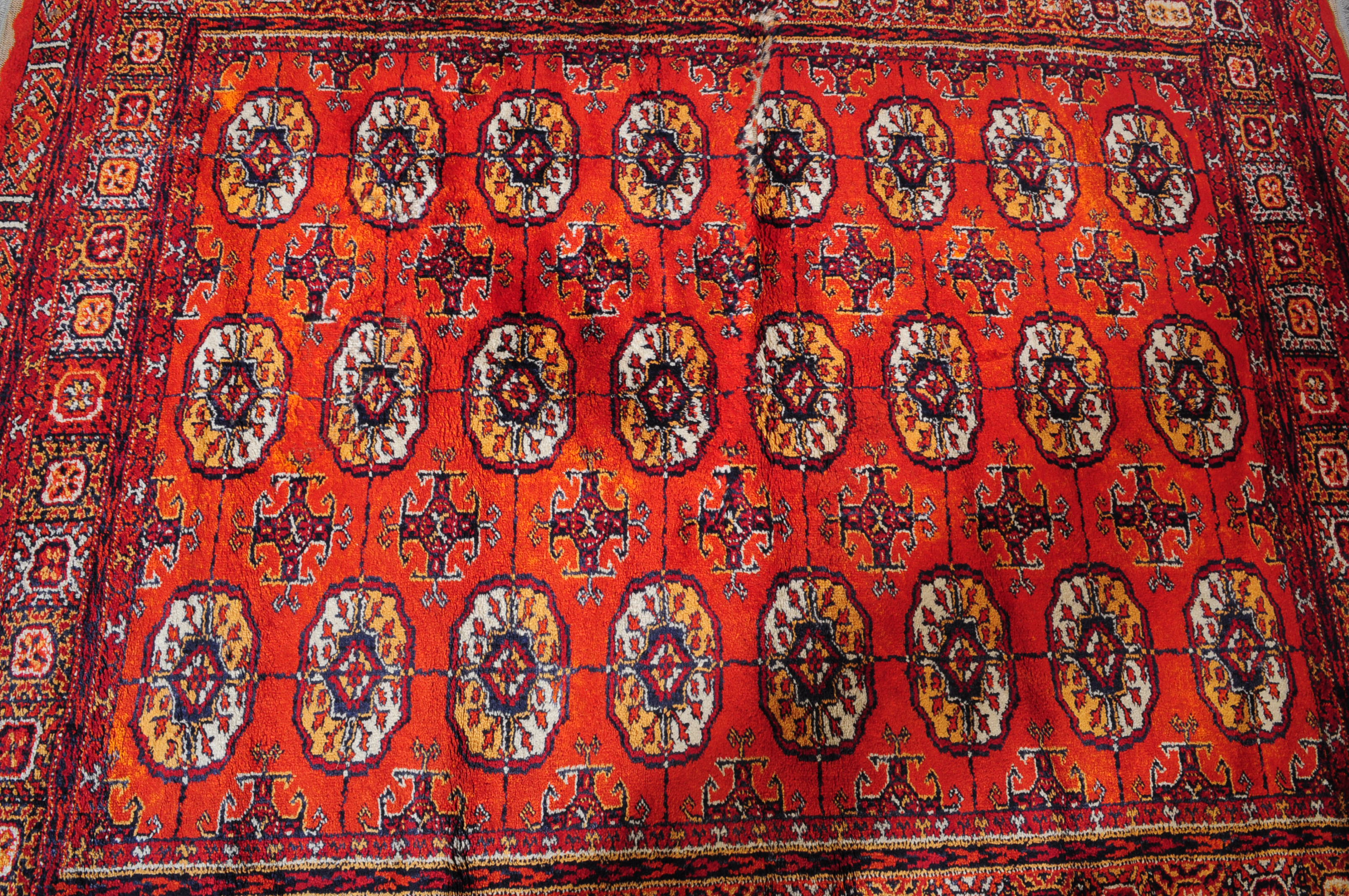 20TH CENTURY PERSIAN WOOLLEN BOKHARA FLOOR CARPET RUG - Image 3 of 5