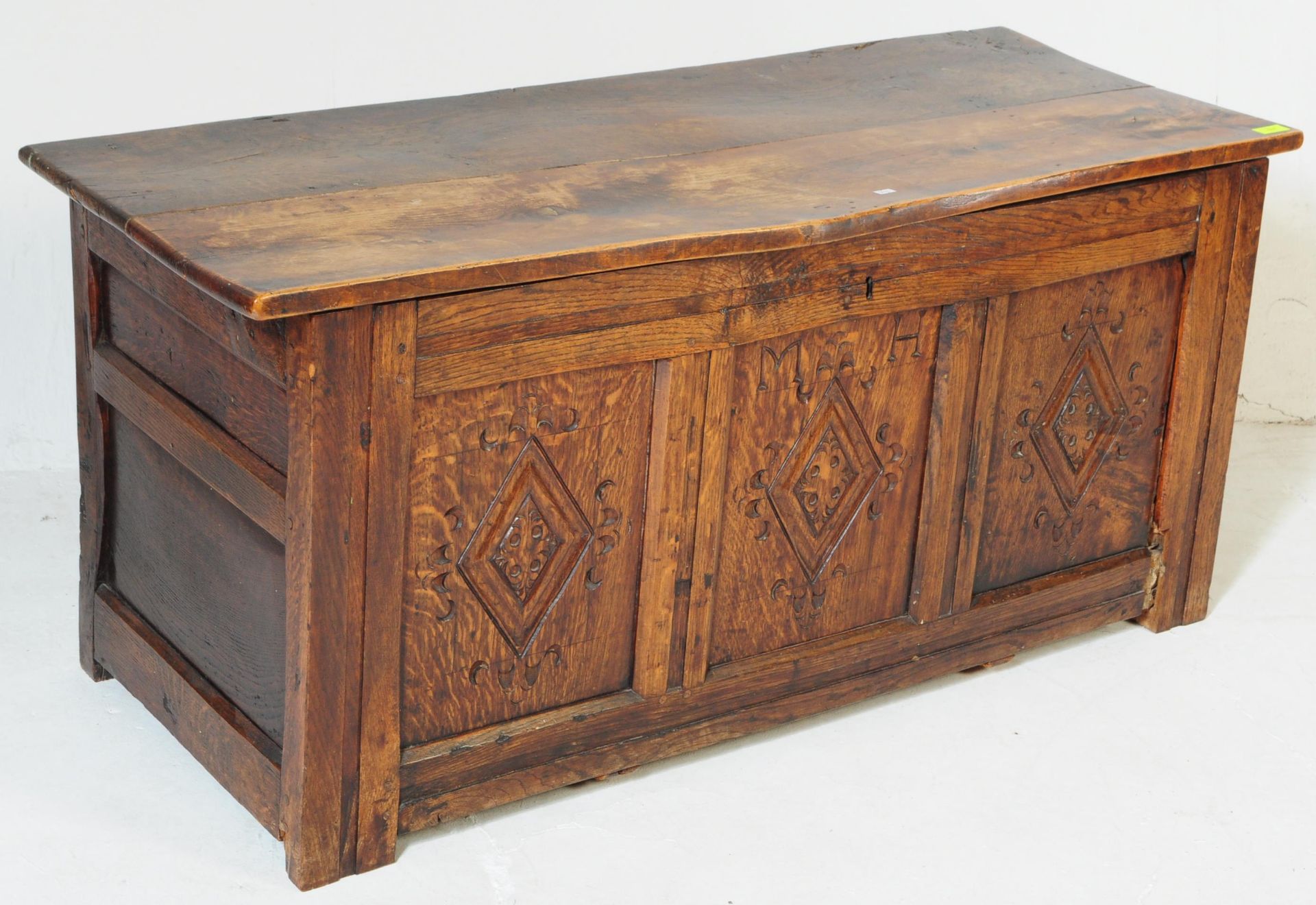 18TH CENTURY COUNTRY ELM AND OAK LARGE COFFER CHEST - Image 2 of 7