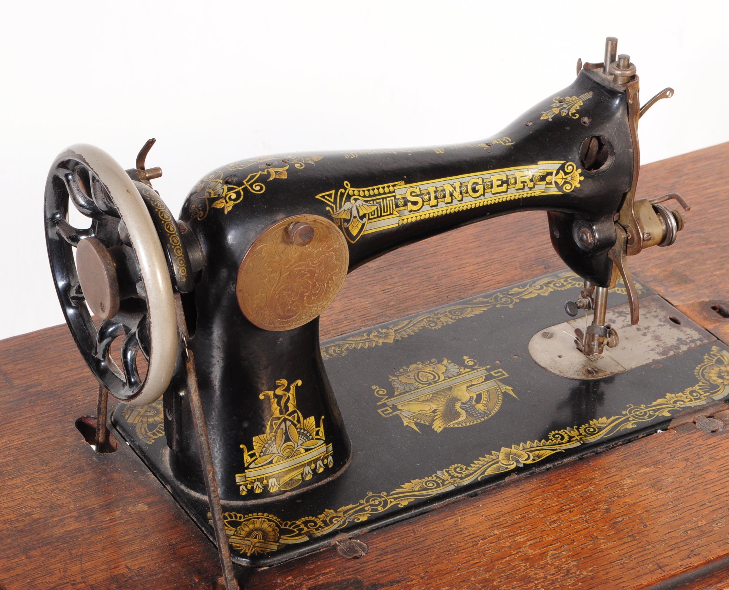 19TH CENTURY VICTORIAN SINGER SEWING MACHINE W ORIGINAL TABLE - Image 4 of 5