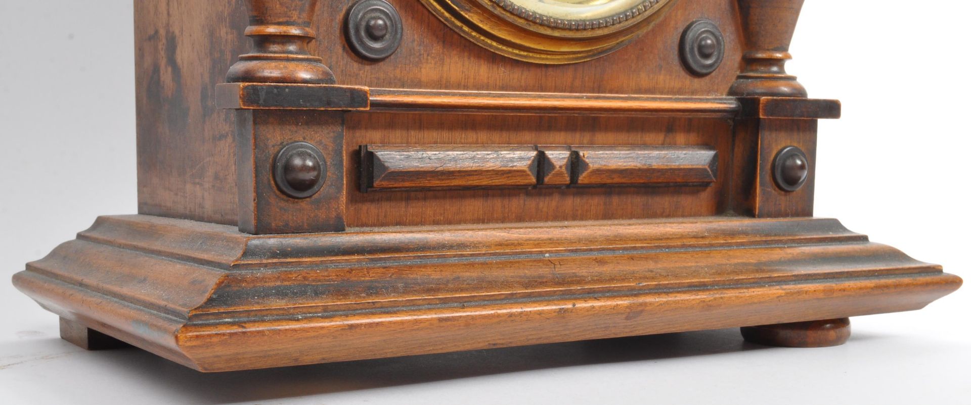 COLLECTION OF THREE VINTAGE BRASS & WOOD MANTEL CLOCKS - Image 8 of 9