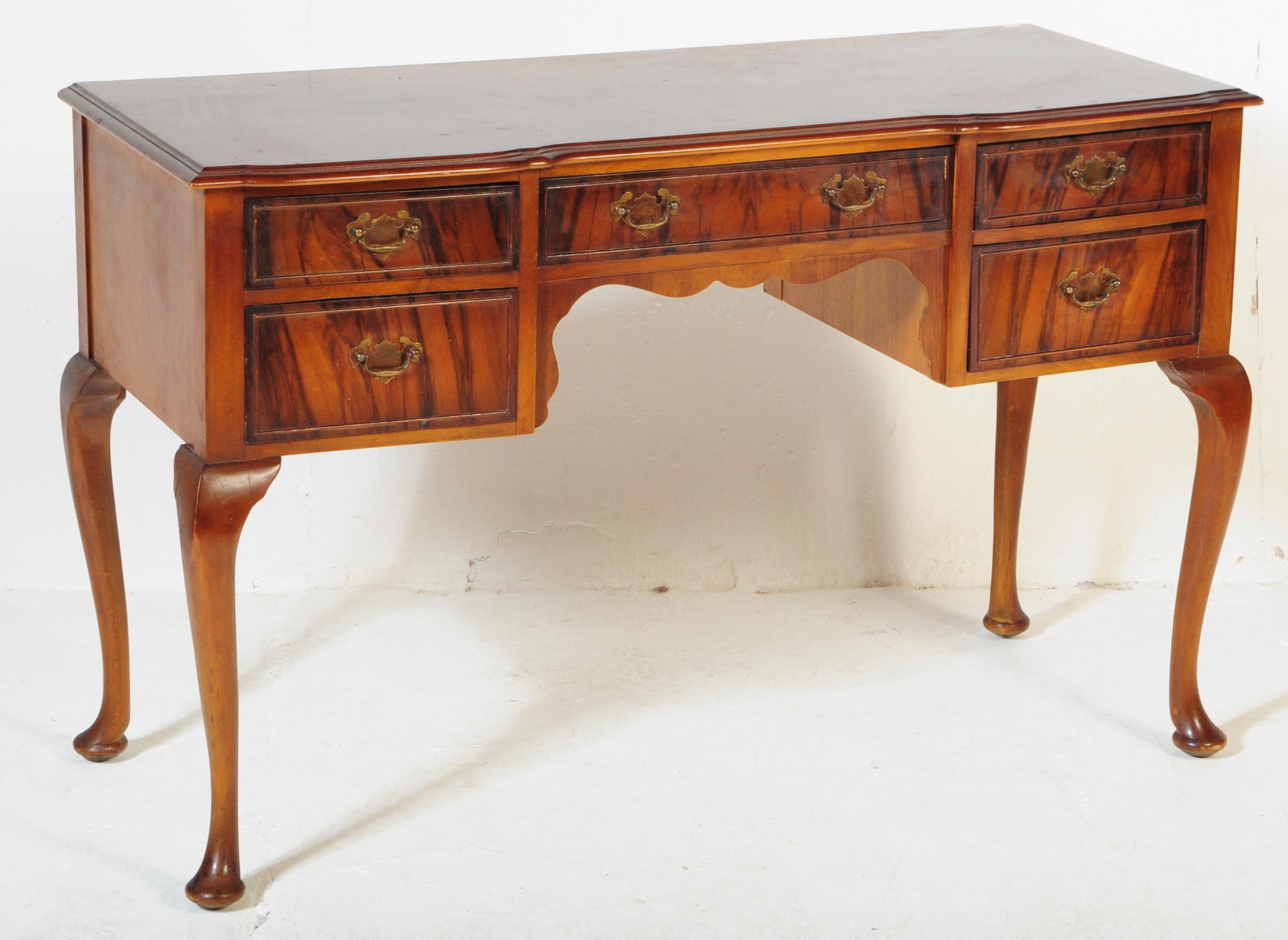 A VINTAGE RETRO QUEEN ANNE REVIVAL STYLE WALNUT DESK - Image 2 of 5