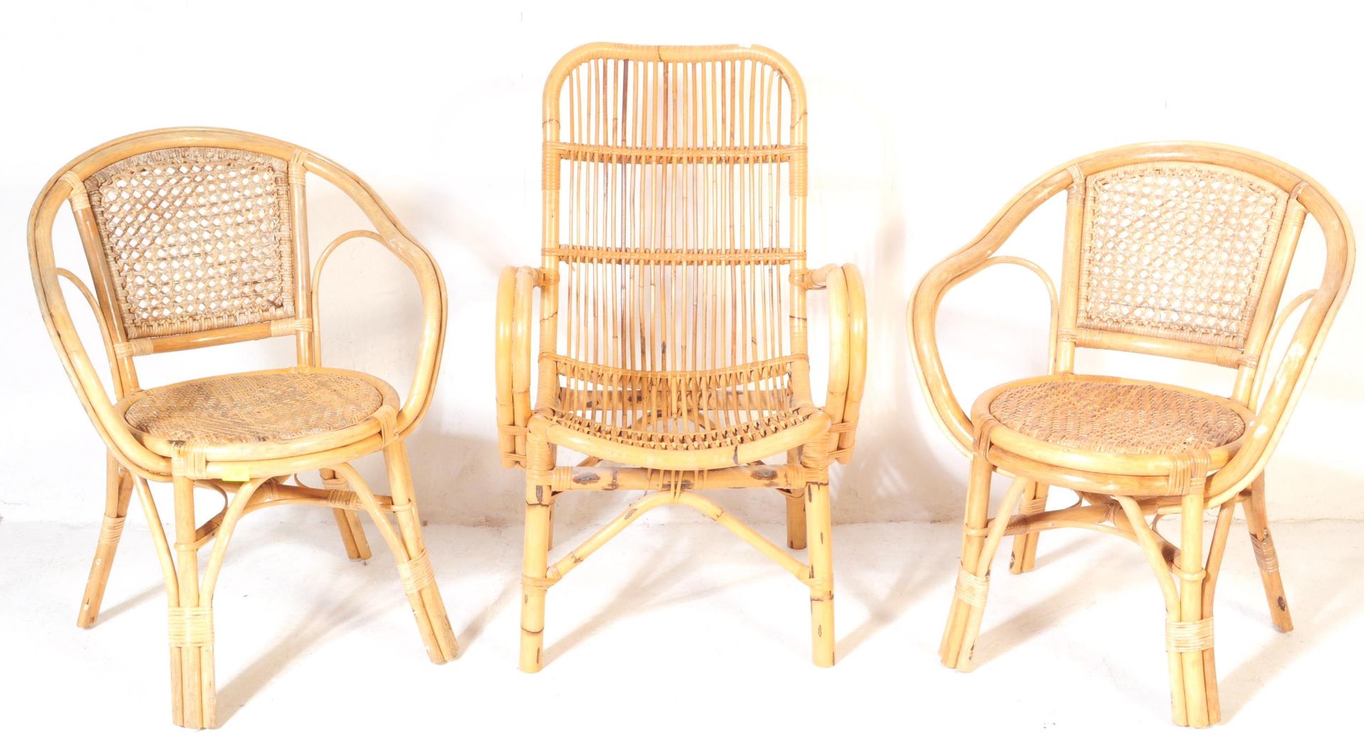 A SET OF THREE VINTAGE WICKER BAMBOO CONSERVATORY CHAIRS - Bild 2 aus 4