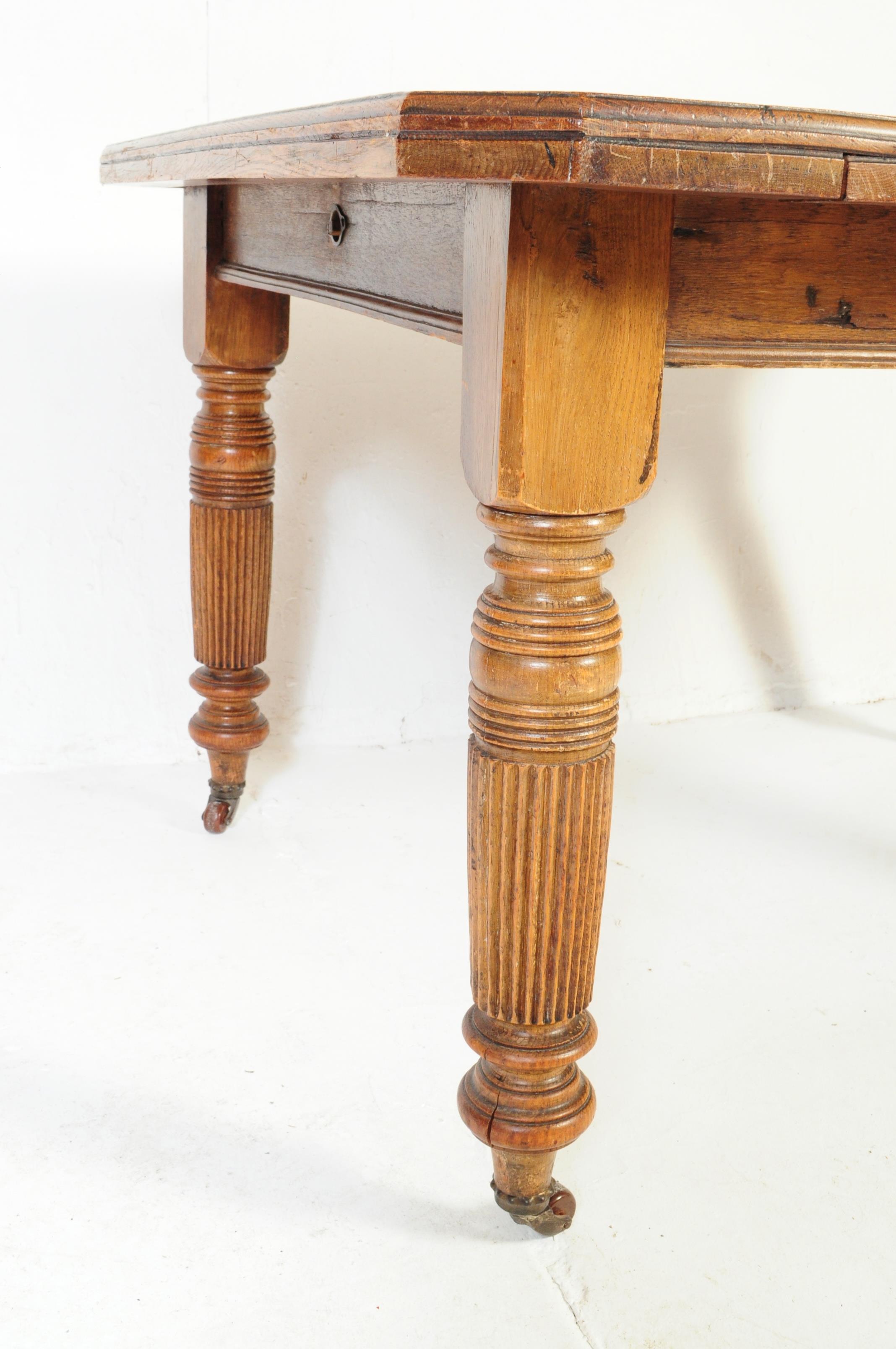 VICTORIAN OAK WIND OUT EXTENDING DINING TABLE AND SIX CHAIRS - Image 6 of 11