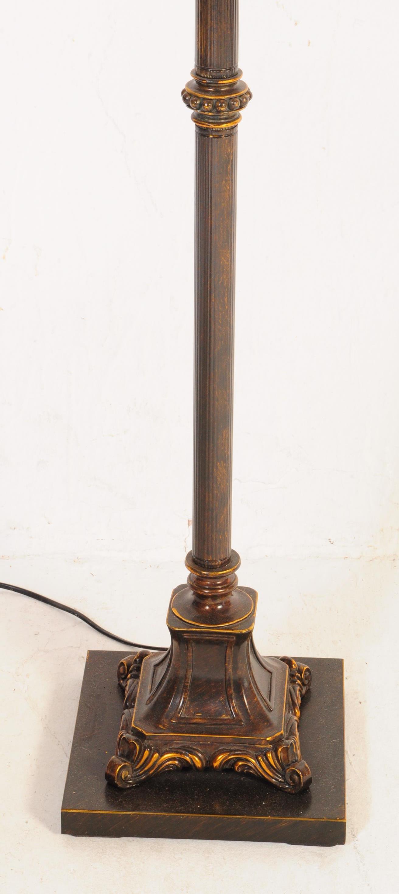 A PAIR OF 20TH CENTURY REGENCY STYLE FLOOR AND TABLE LAMPS - Image 3 of 5