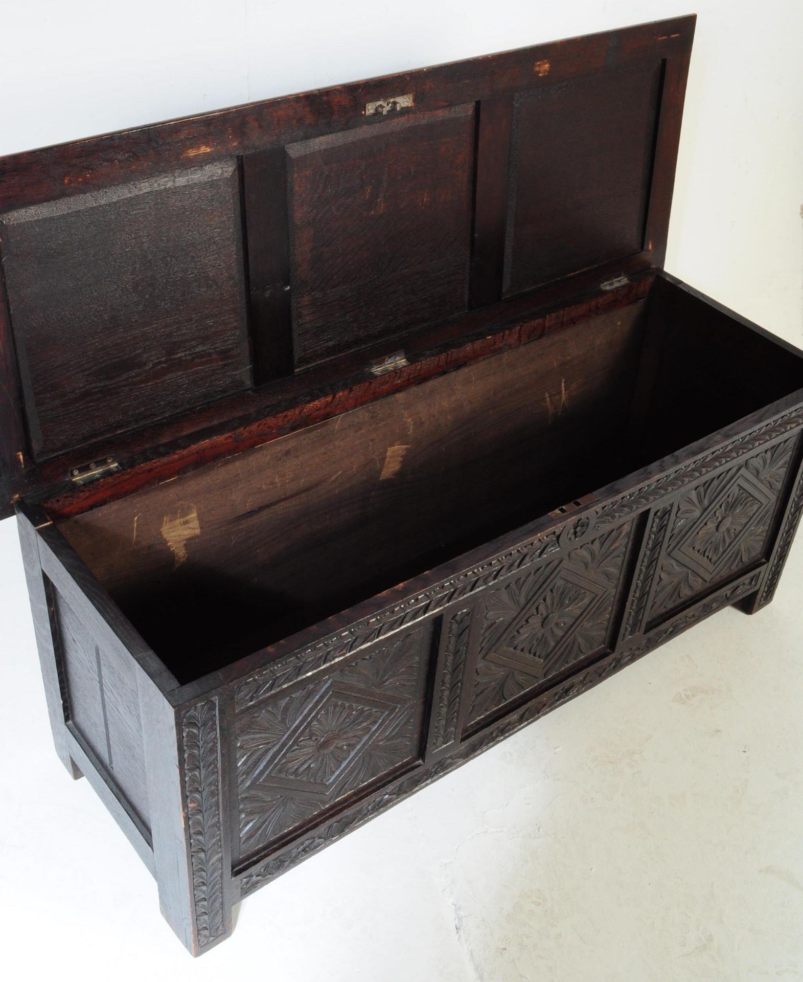 18TH CENTURY CARVED OAK COFFER CHEST - Image 4 of 4