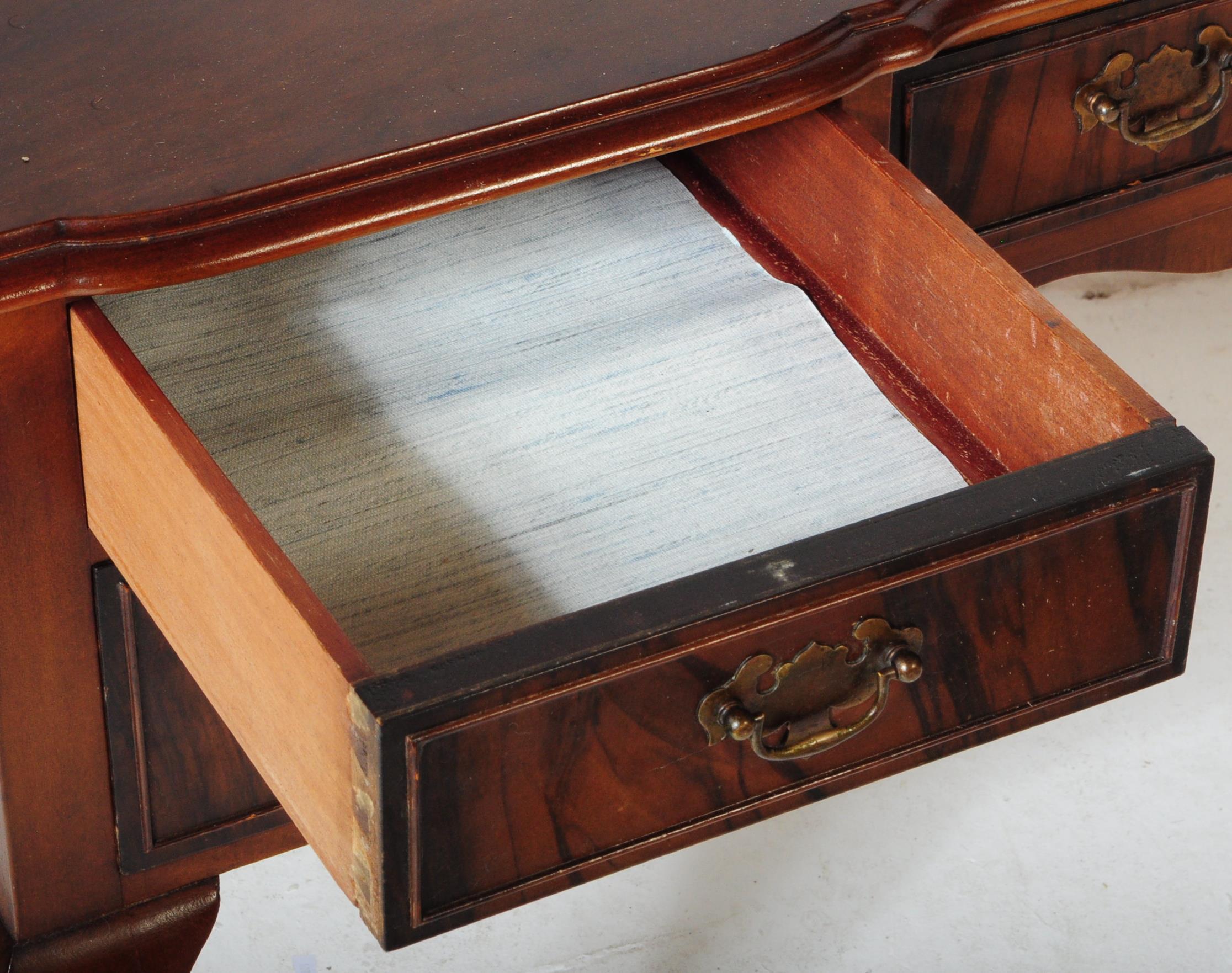 A VINTAGE RETRO QUEEN ANNE REVIVAL STYLE WALNUT DESK - Image 3 of 5