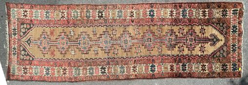 20TH CENTURY ANATOLIAN HAND KNOTTED RUNNER RUG