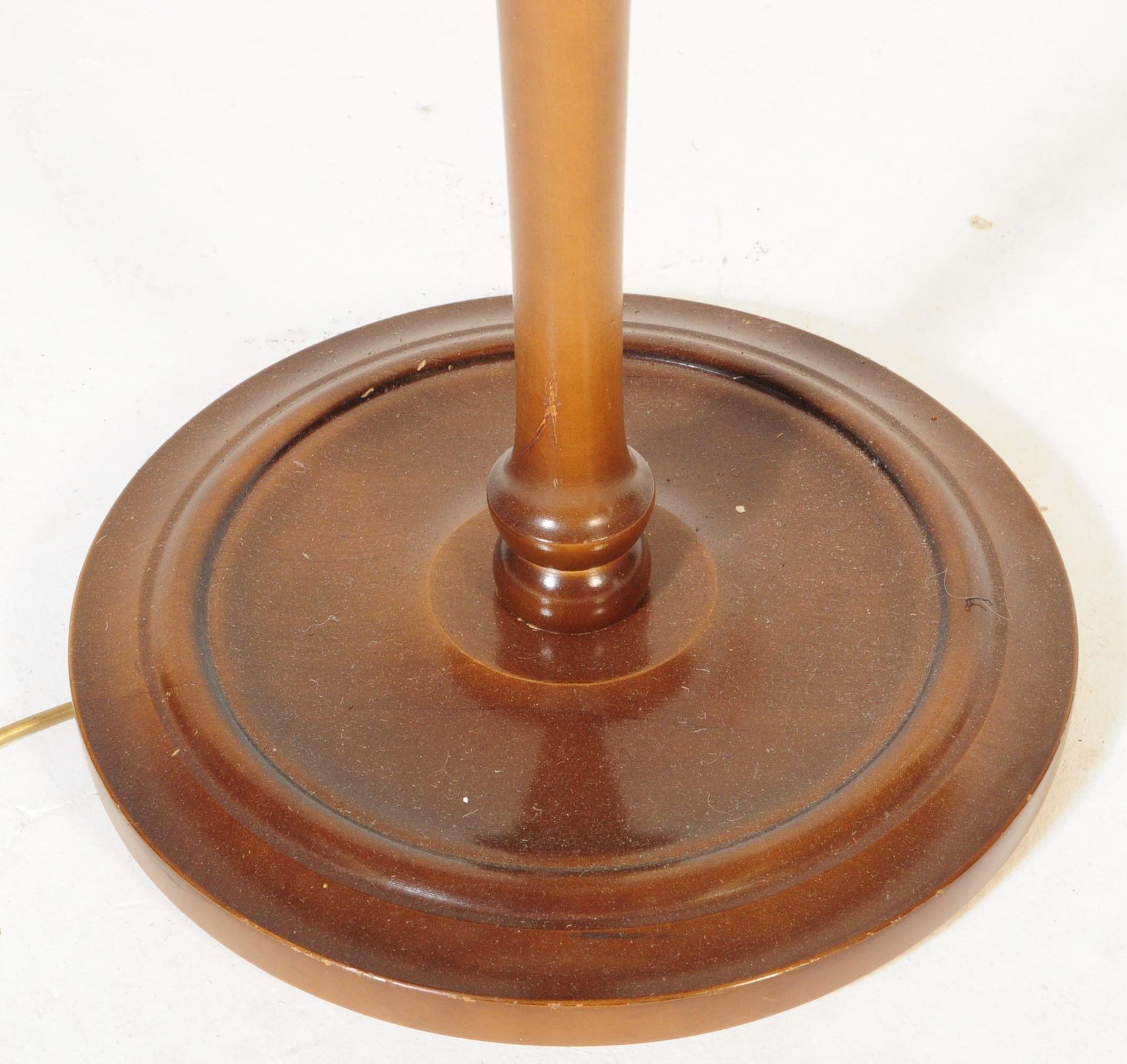 1920S MAHOGANY FLOOR STANDING STANDARD LAMP - Bild 3 aus 4