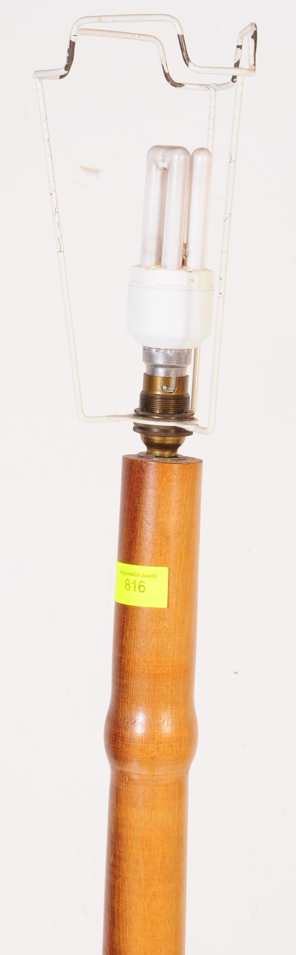 A 1930'S / 1940'S MAHOGANY FLOOR STANDING STANDARD LAMP LIGHT - Image 4 of 4